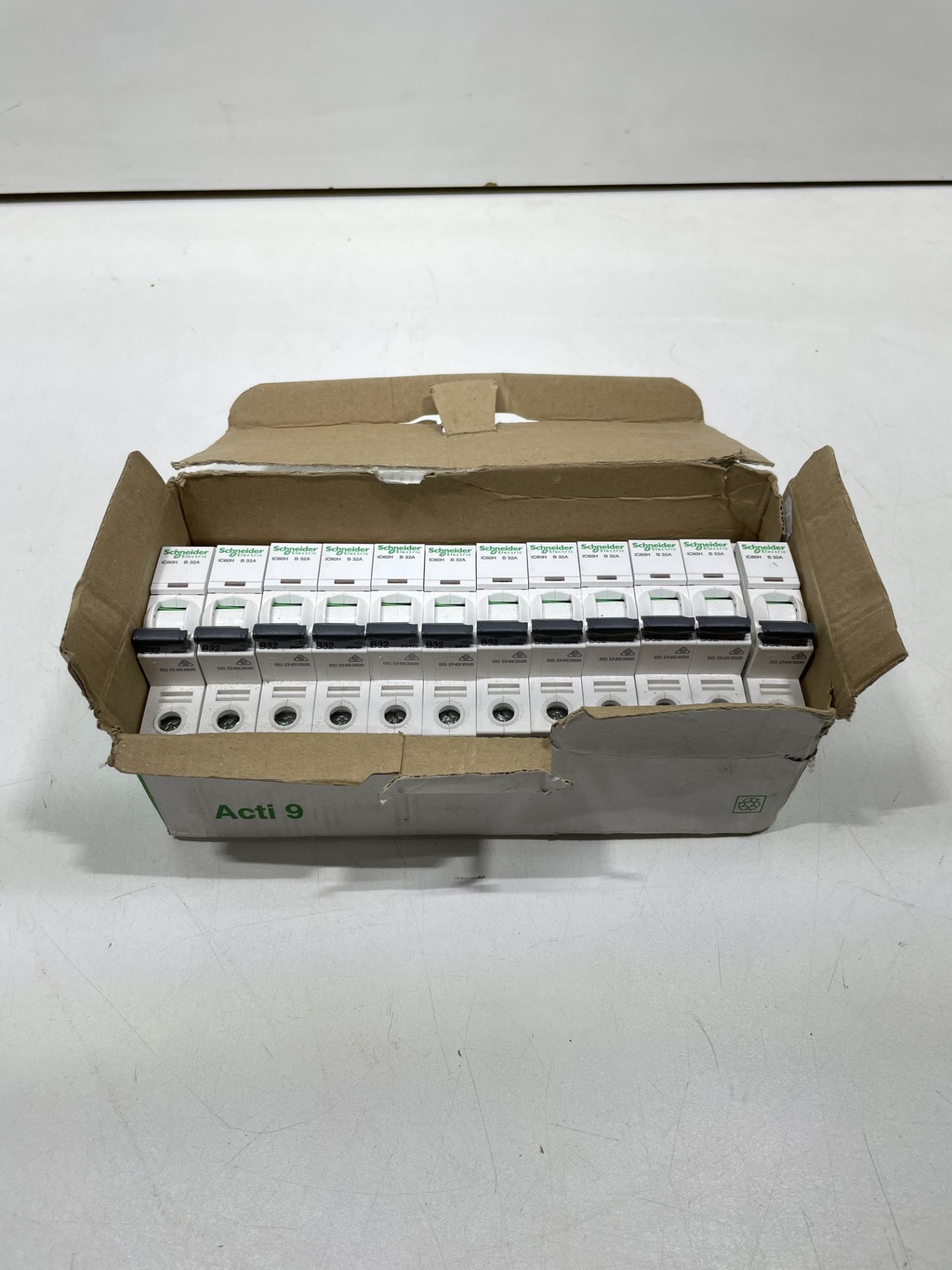 12X Schneider Electric | Acti9-ic60H 240/415v - Image 6 of 8