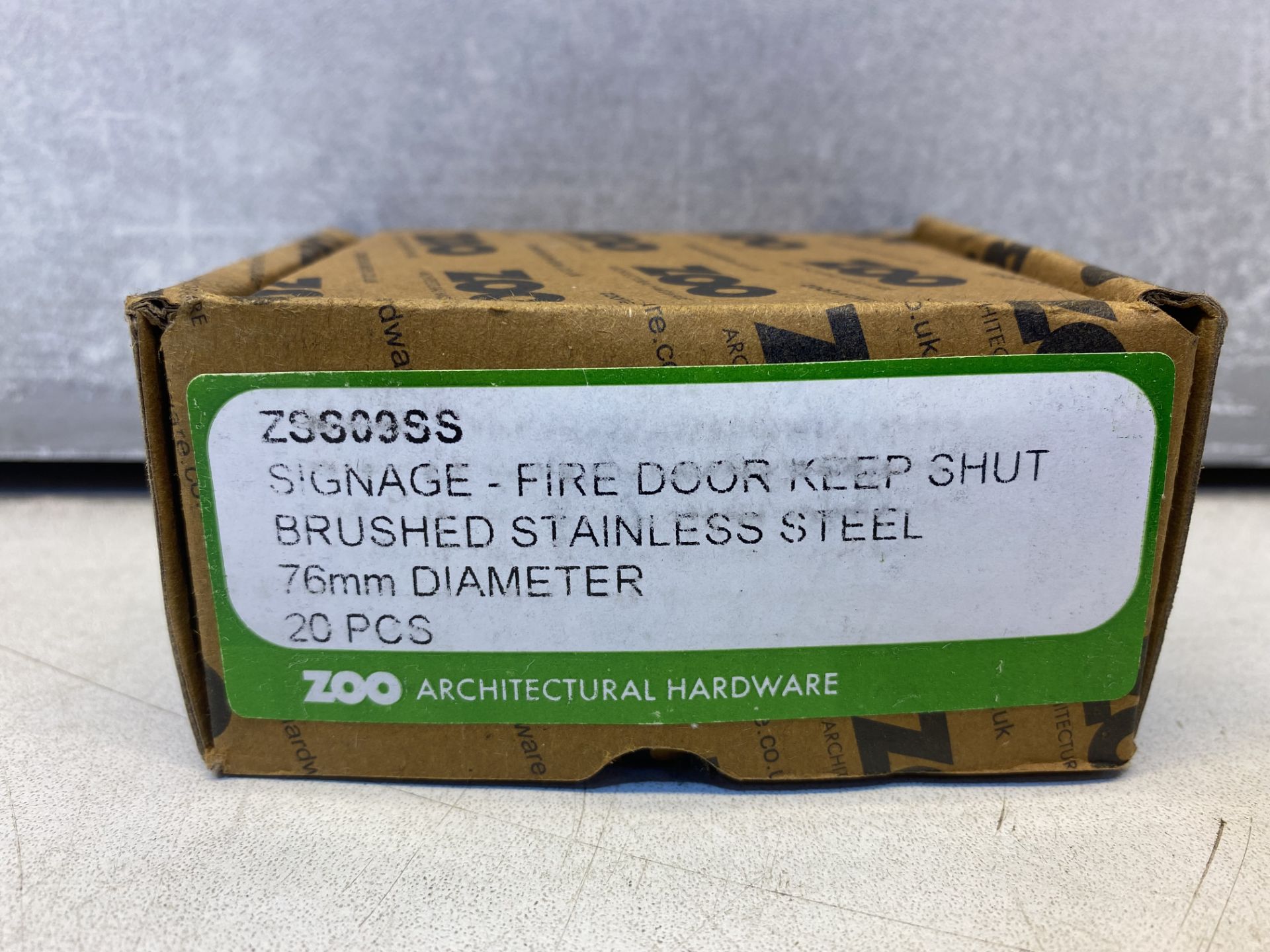 19 x Boxes Of Zoo Hardware - ZSS09SS Signage - Fire Door Keep Shut - 76mm dia Satin Stainless Steel - Image 2 of 3