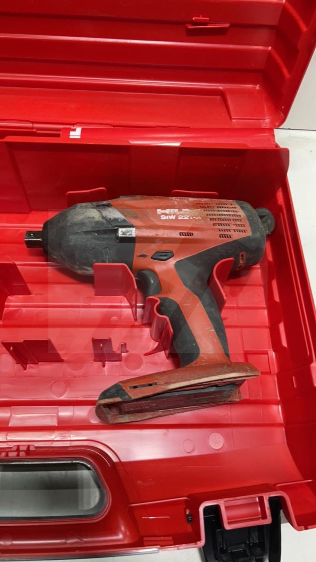 HILTI SIW 22T-A 1/2" Cordless Impact Wrench - Image 2 of 5