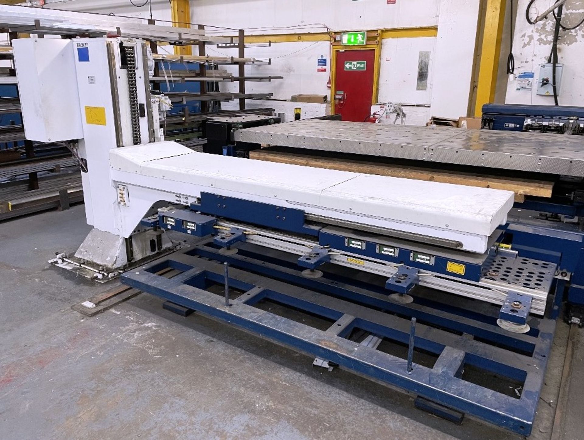 Trumpf TruPunch 3000 CNC Punching Machine w/ Sheet Master Compact Loader | YOM: 2014 - Image 16 of 21