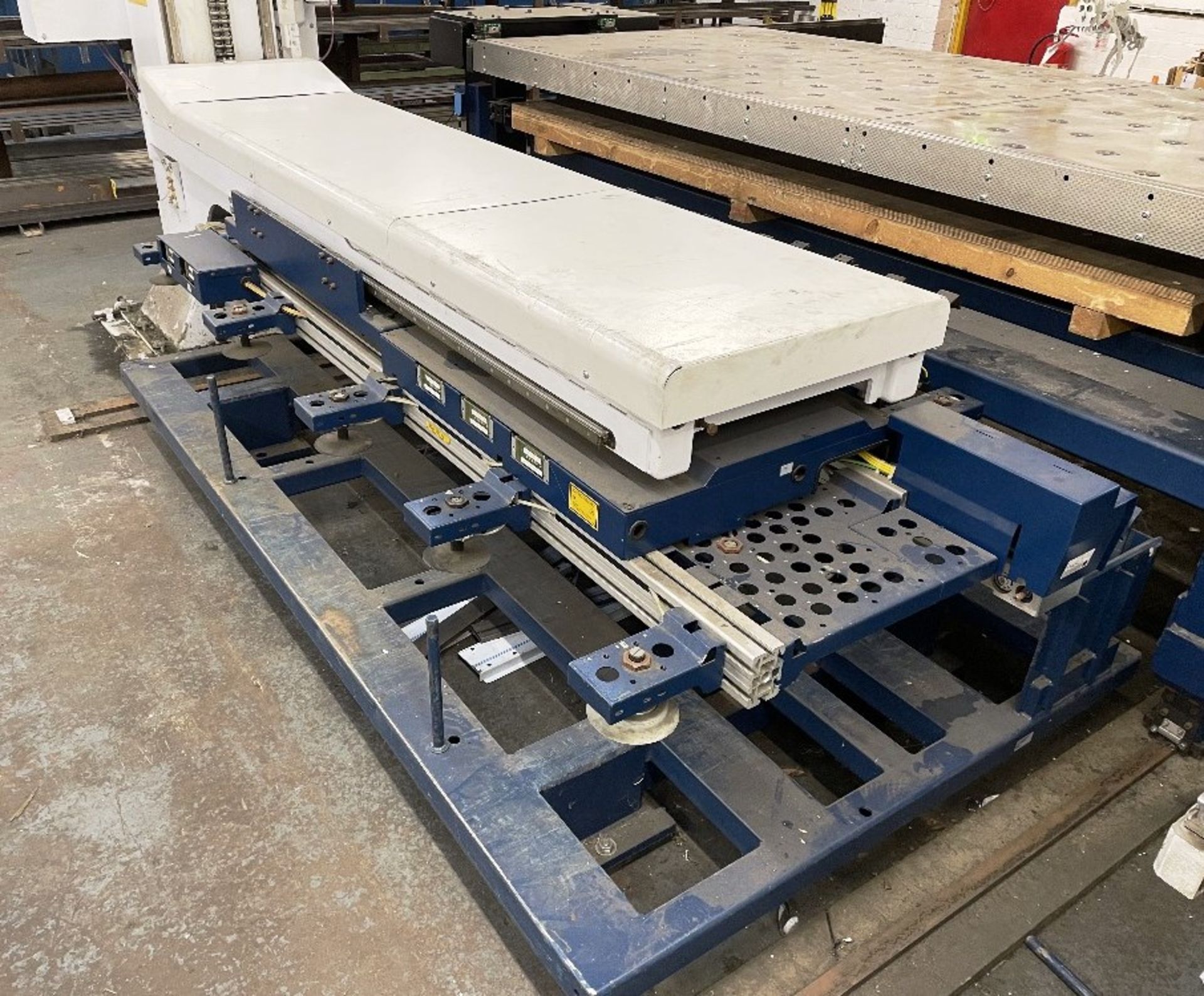 Trumpf TruPunch 3000 CNC Punching Machine w/ Sheet Master Compact Loader | YOM: 2014 - Image 19 of 21