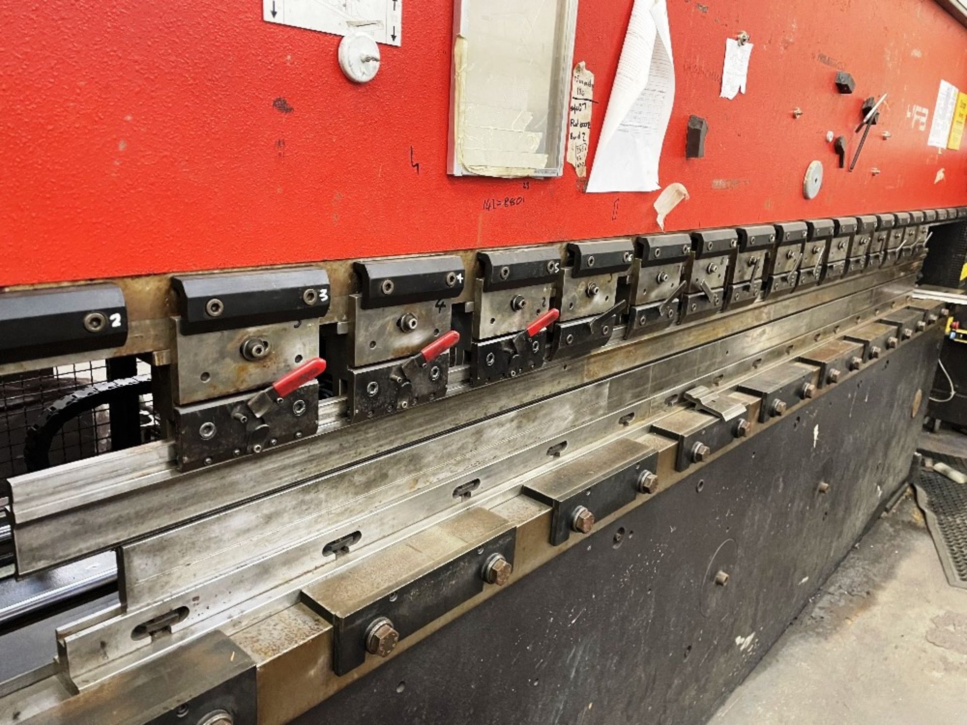 Amada Promecam HFB125-40 Pressbrake w/ Tooling | YOM: 1998 - Image 6 of 17