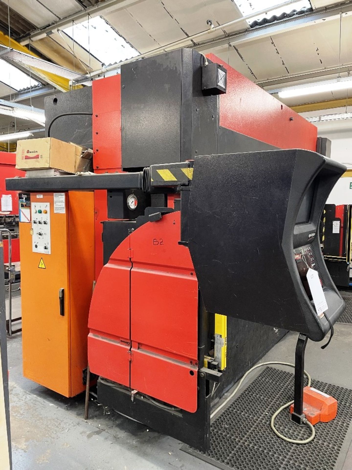 Amada Promecam HFB125-40 Pressbrake w/ Tooling | YOM: 1998 - Image 8 of 17