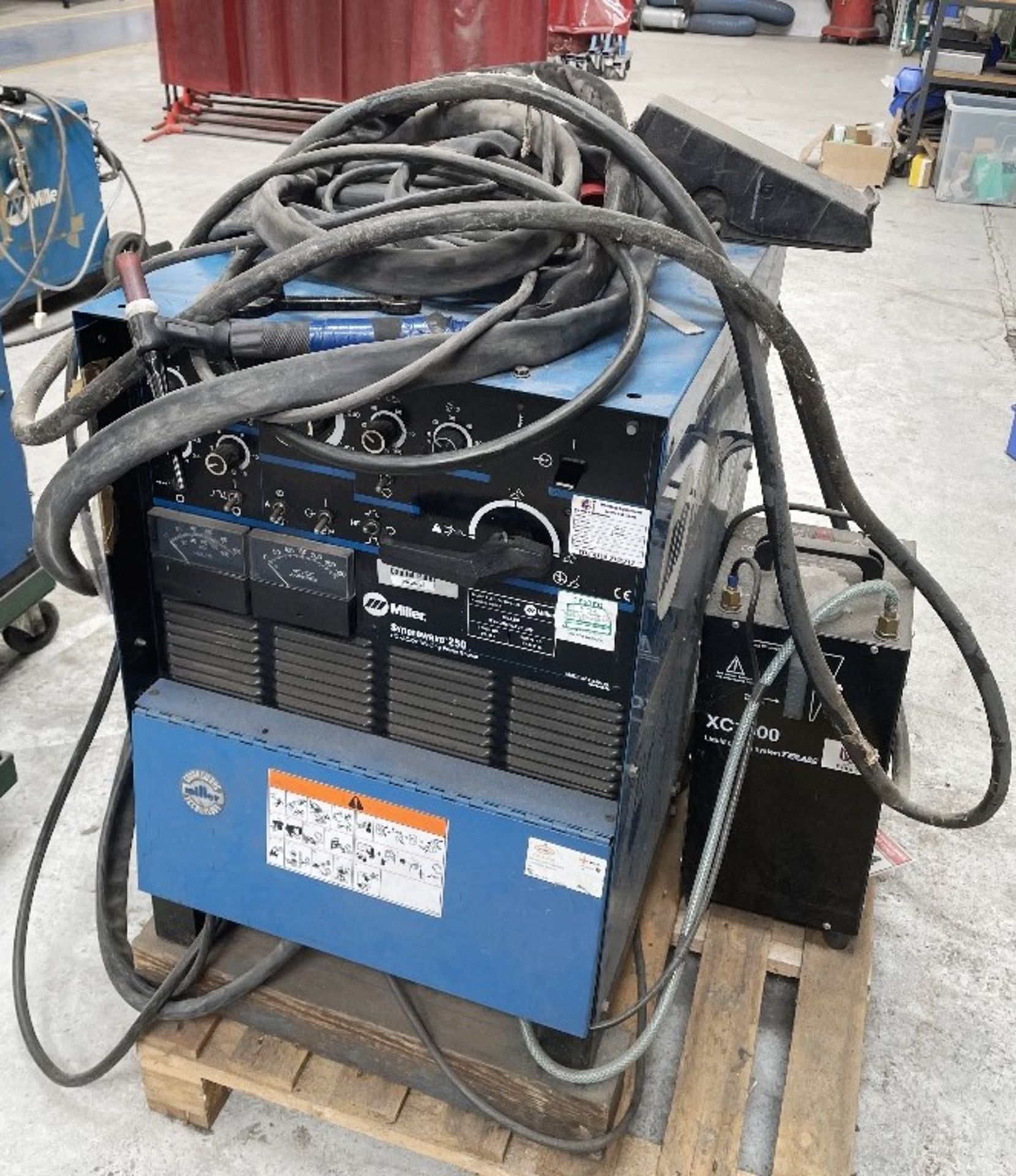 Miller Syncrowave 250 Tig Welder w/ TecArc XC1000 Water Cooler