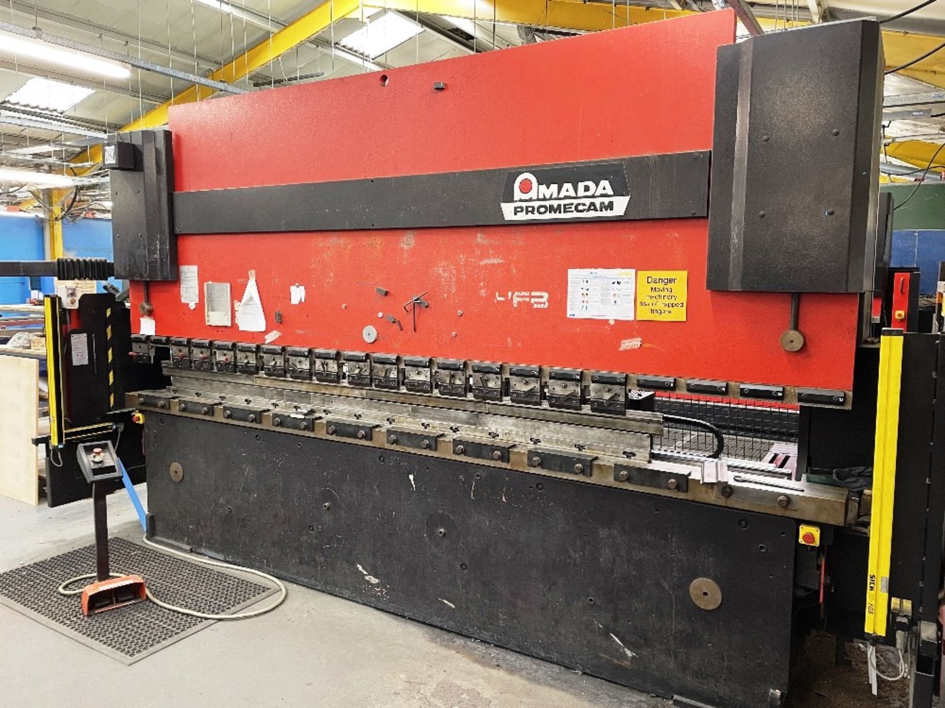 Amada Promecam HFB125-40 Pressbrake w/ Tooling | YOM: 1998 - Image 7 of 17