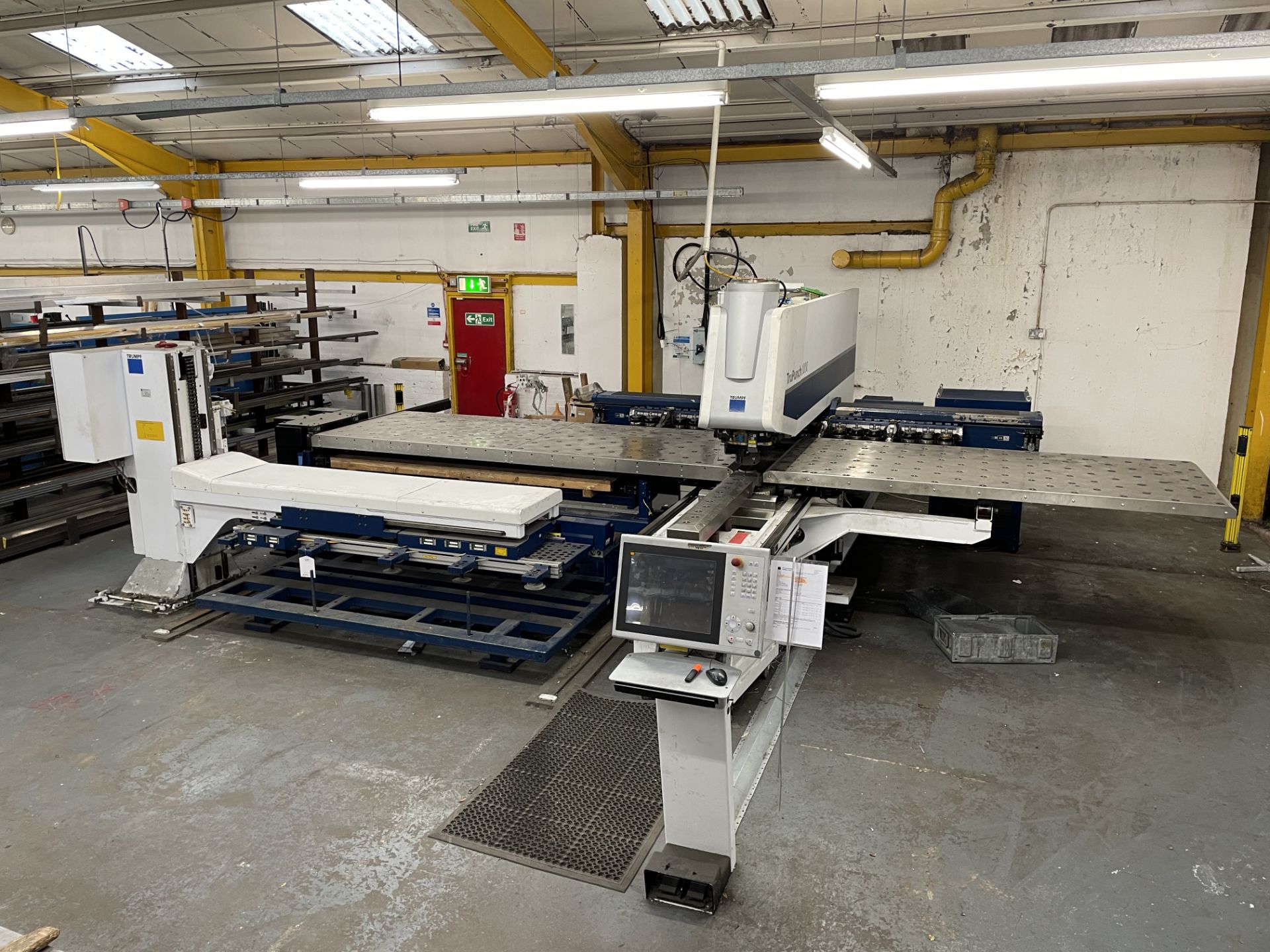 Trumpf TruPunch 3000 CNC Punching Machine w/ Sheet Master Compact Loader | YOM: 2014 - Image 21 of 21