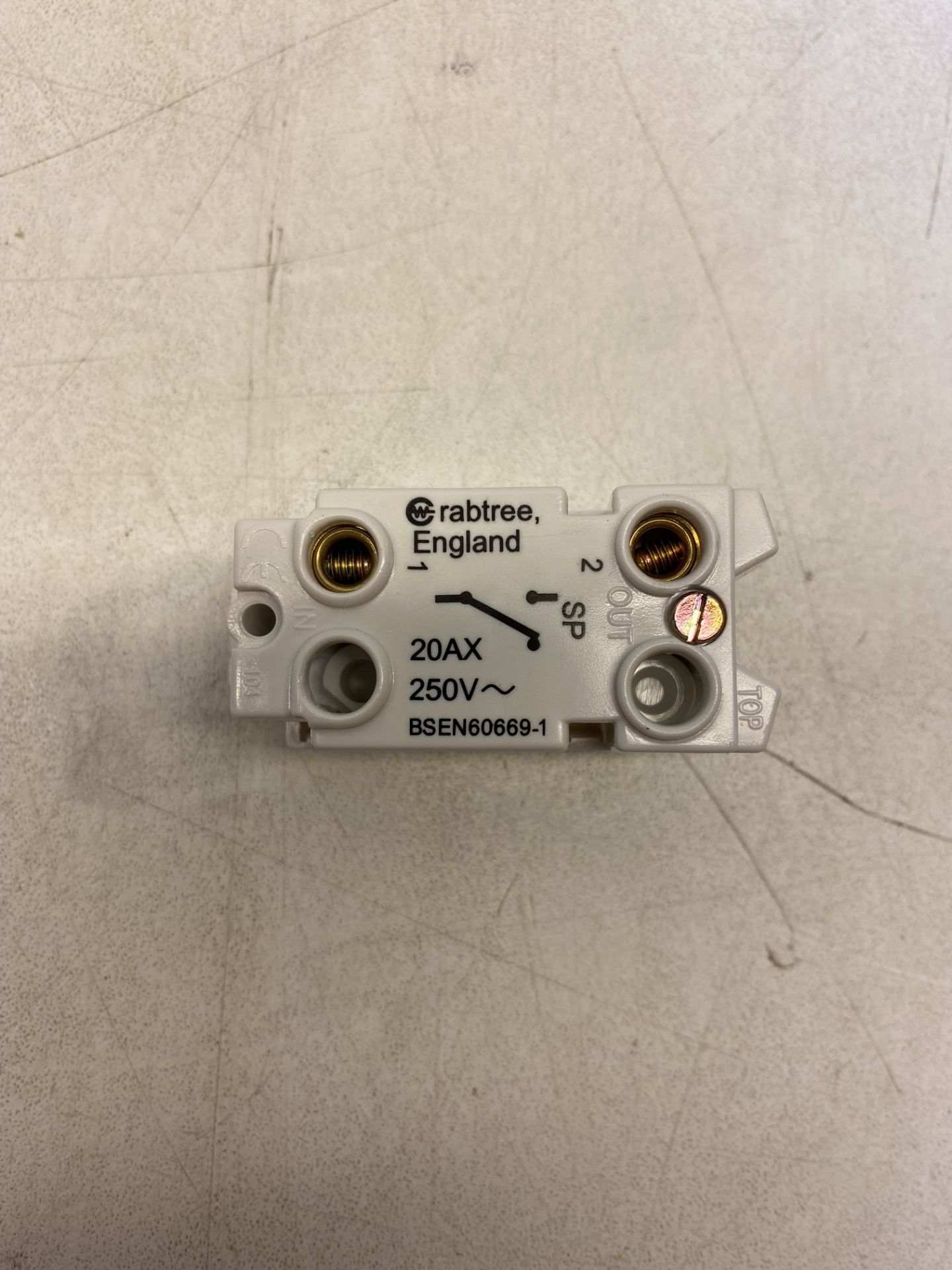 100 x Rockergrid AM4450 Anti Microbial 20AX 1 way Switches - Image 3 of 4