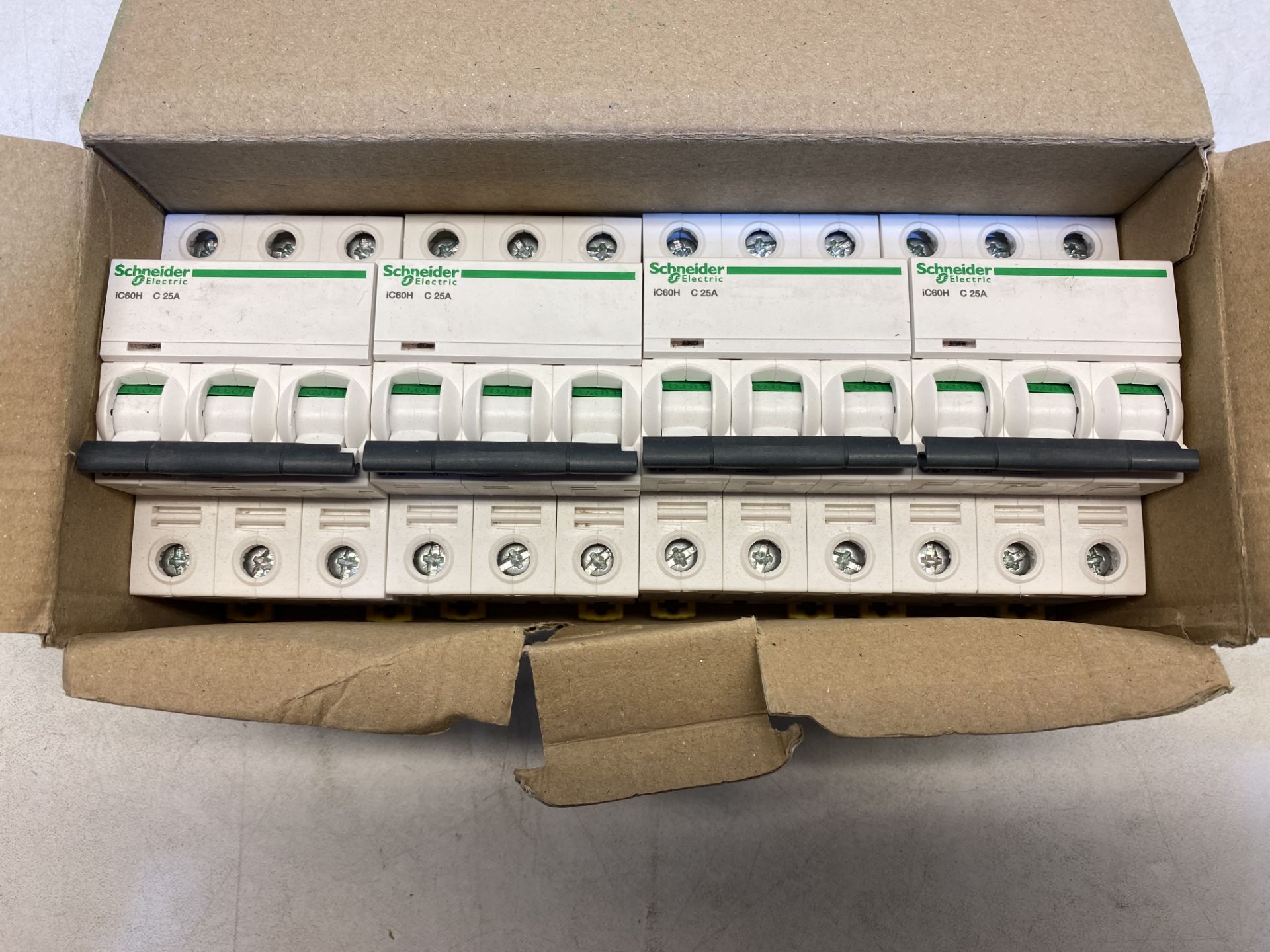 4 x Schneider Electric A9F54325 Acti9 iC60H, 3P, 25A, C Miniature Circuit Breaker - Image 3 of 5