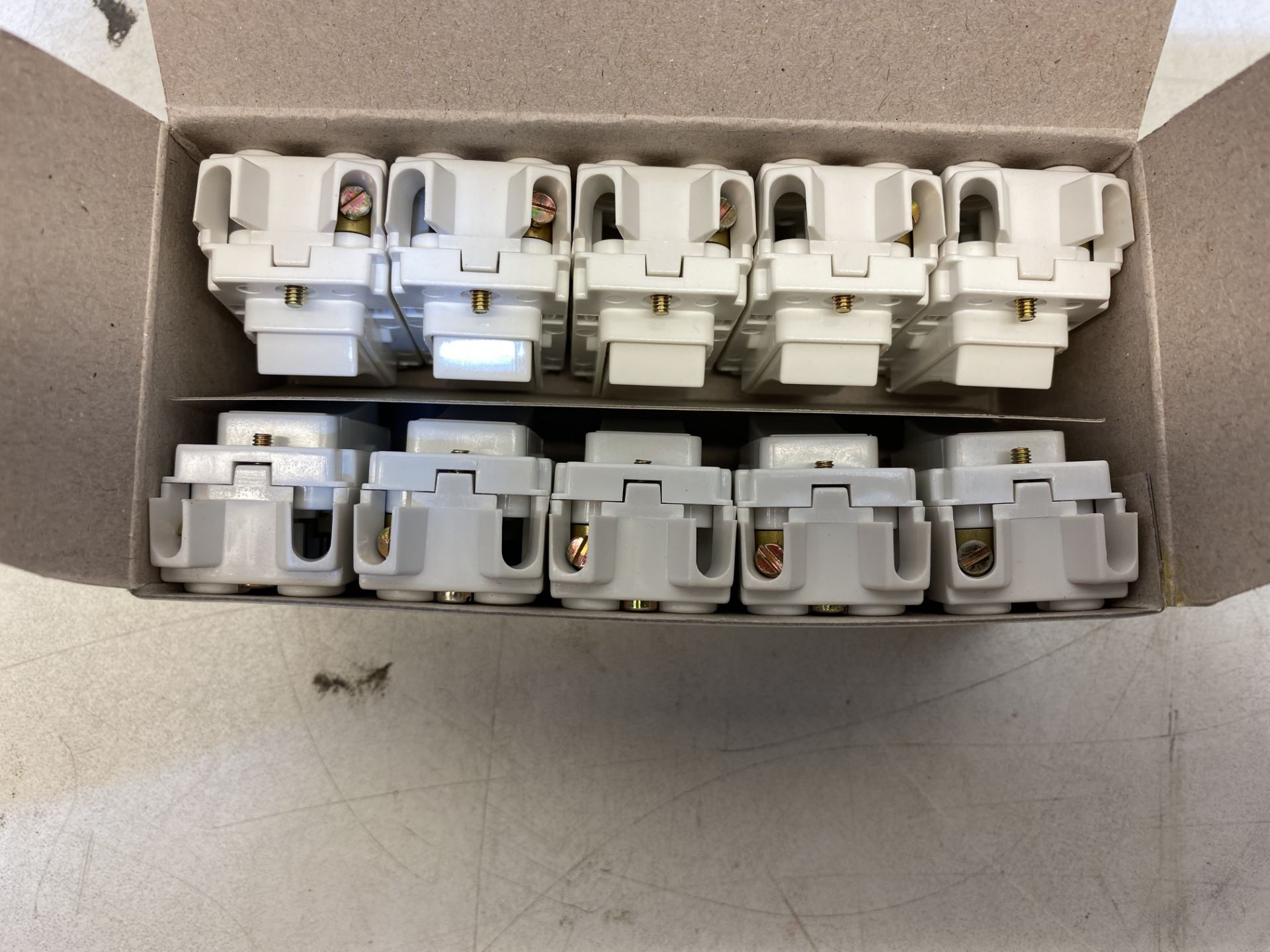 100 x Rockergrid AM4450 Anti Microbial 20AX 1 way Switches - Image 2 of 4