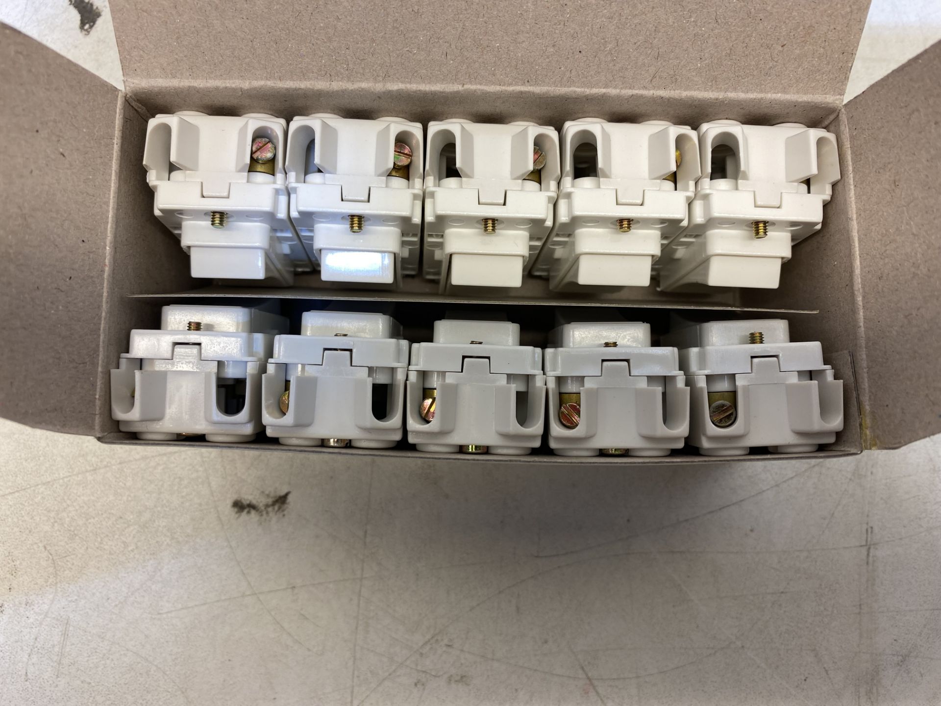 90 x Rockergrid AM4450 Anti Microbial 20AX 1 way Switches - Image 2 of 4