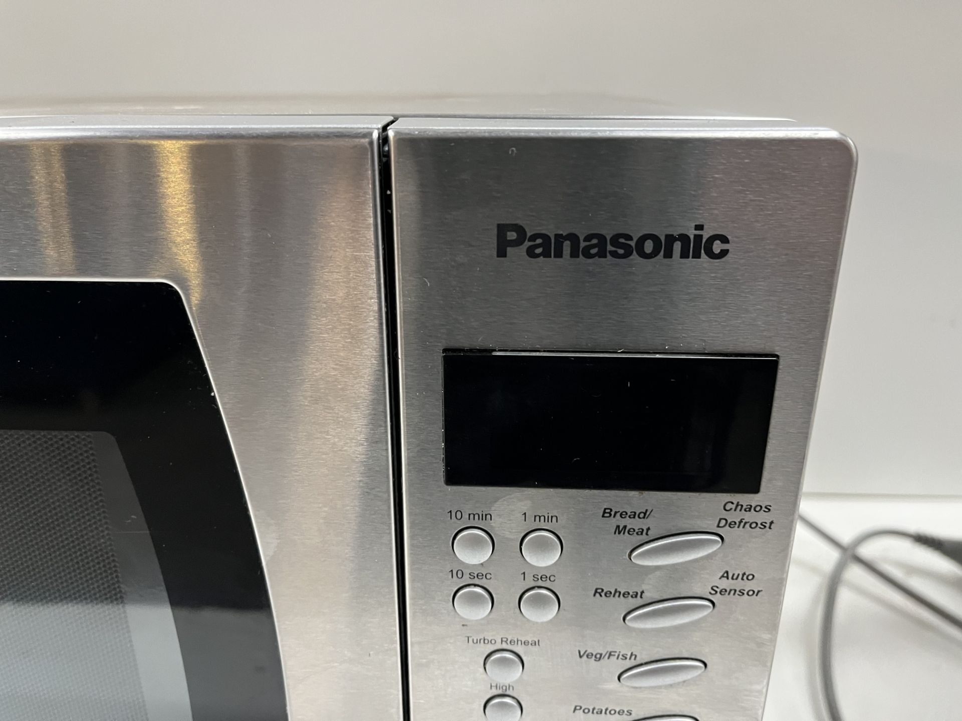 Panasonic F0027BH20BP 900W Microwave - Image 2 of 3