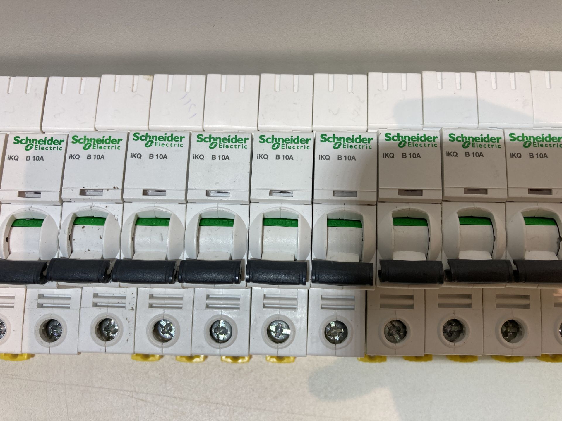 20 x Schneider SE10B110 IKQ SP 10A Miniature Circuit Breakers | B Type | RRP: £412.80 (total) - Image 2 of 6