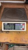 UWE GEC - 1.2B parts counting scale 1.2Kg x 0.2g