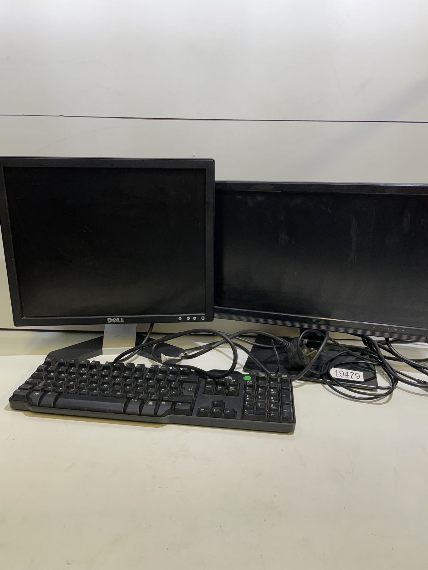 2 x Flatscreen Monitors | Wired Keyboard