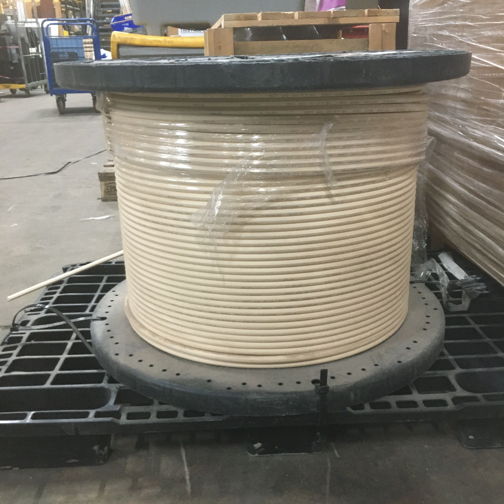 Large coil of electrical wire 2000m of DR I/O CT LSHF 2.0kN 8 SM2D BK See pictures for more informat - Image 4 of 6