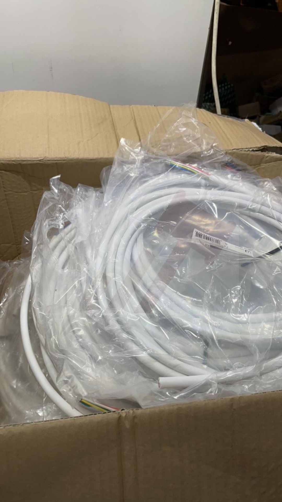 17 X 5m lengths of 6P/6C Luminaire leads - Image 4 of 4