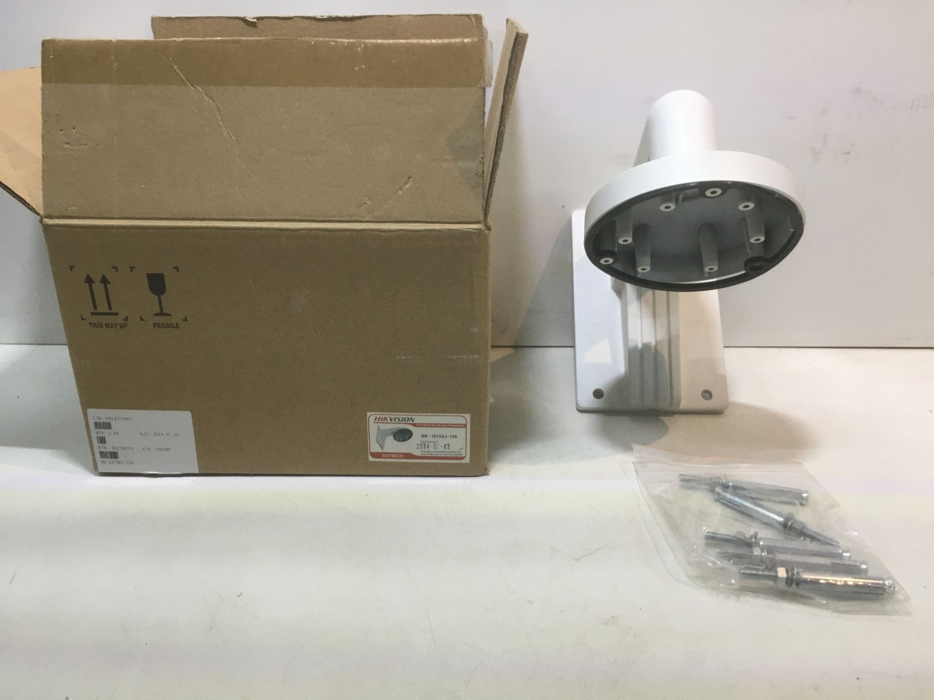 HikVision Ds-1273ZJ-135 Wall Mount For CCTV