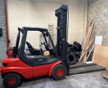 Linde H30 gas fork lift truck with fork extensions
