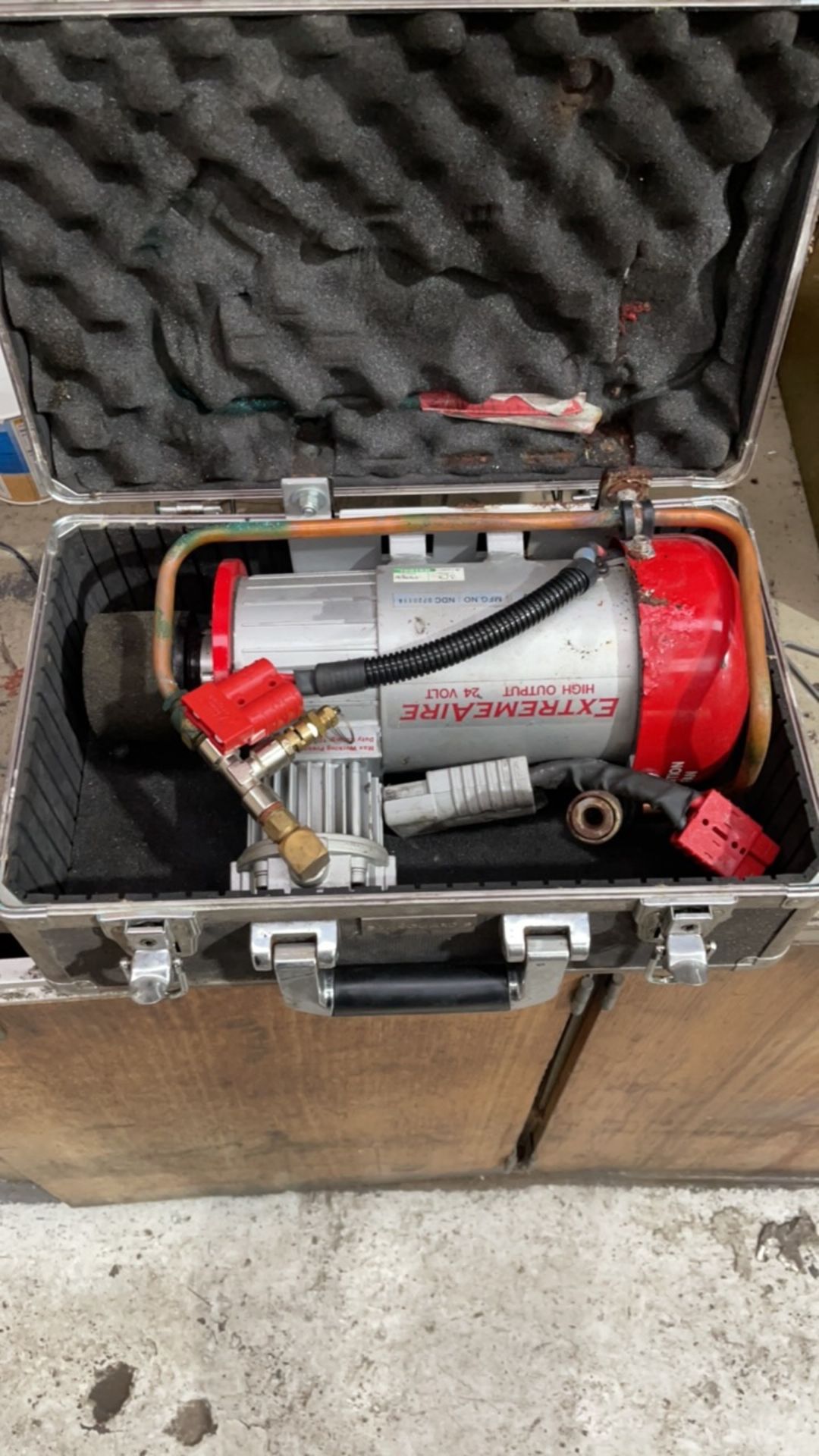 ExtremeAire High output 24v portable compressor