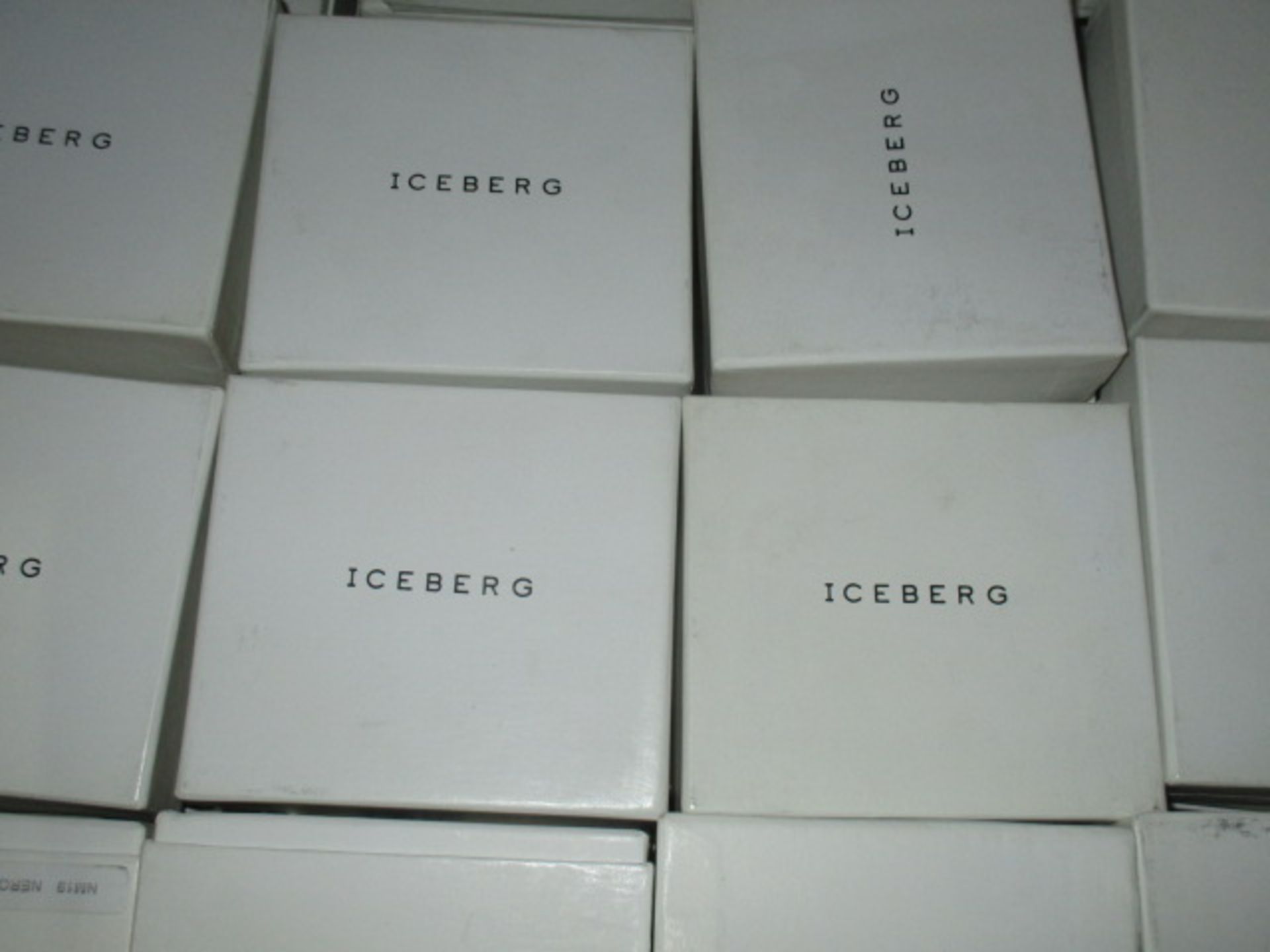 10 x Brand New Iceberg Leather Designer Purse in Carry Case