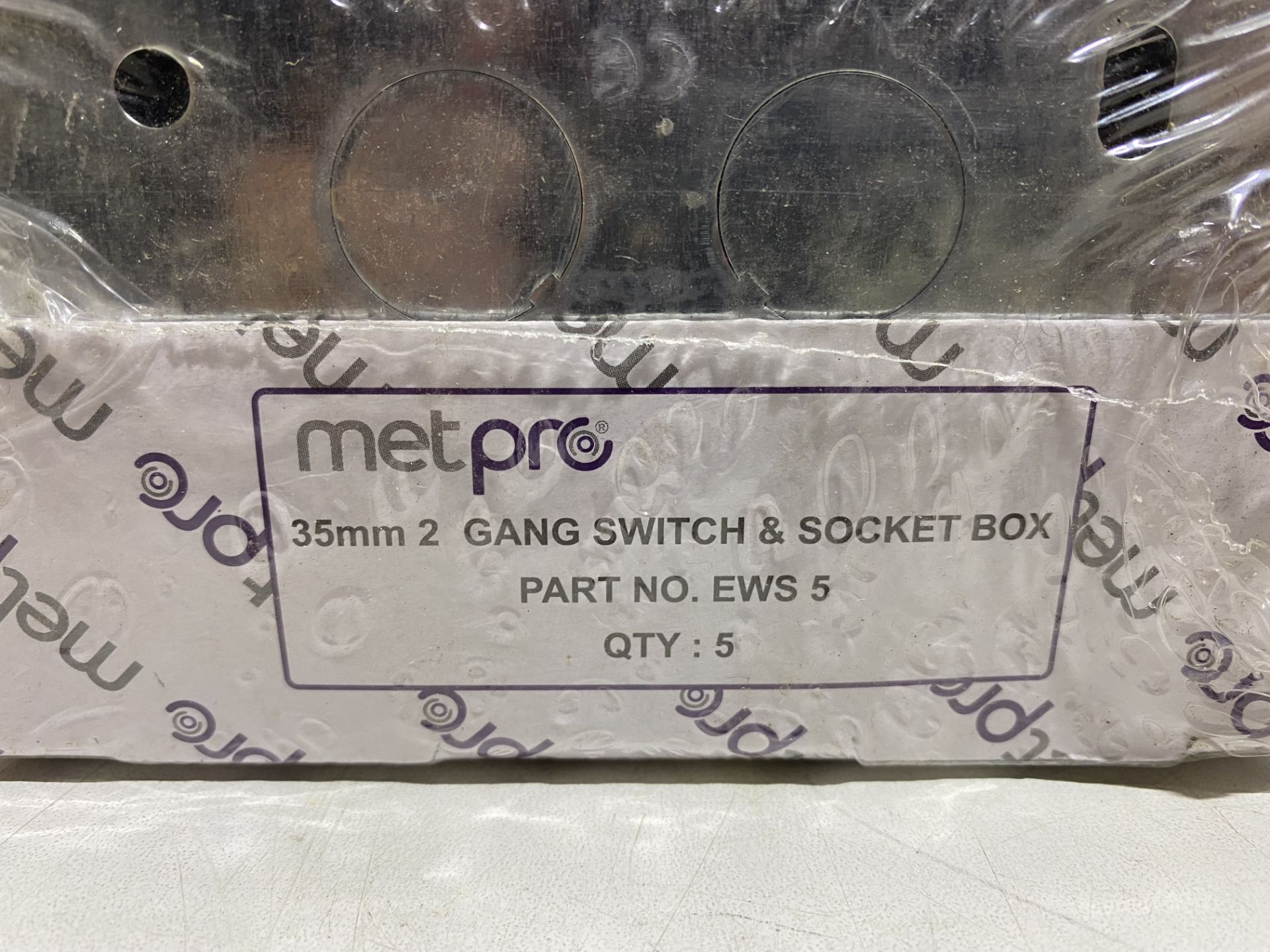 55 x Metpro EWS 5 35mm 2 Gang Switch & Socket & Boxes - Image 3 of 3