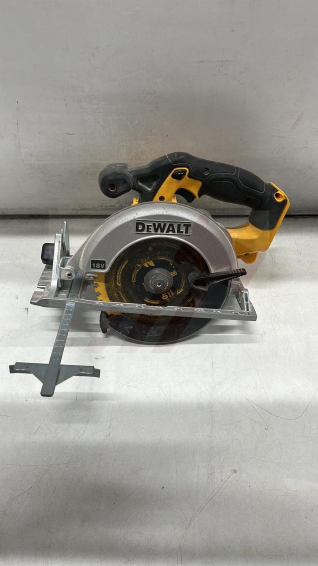 DeWalt DCS391 Circular Saw