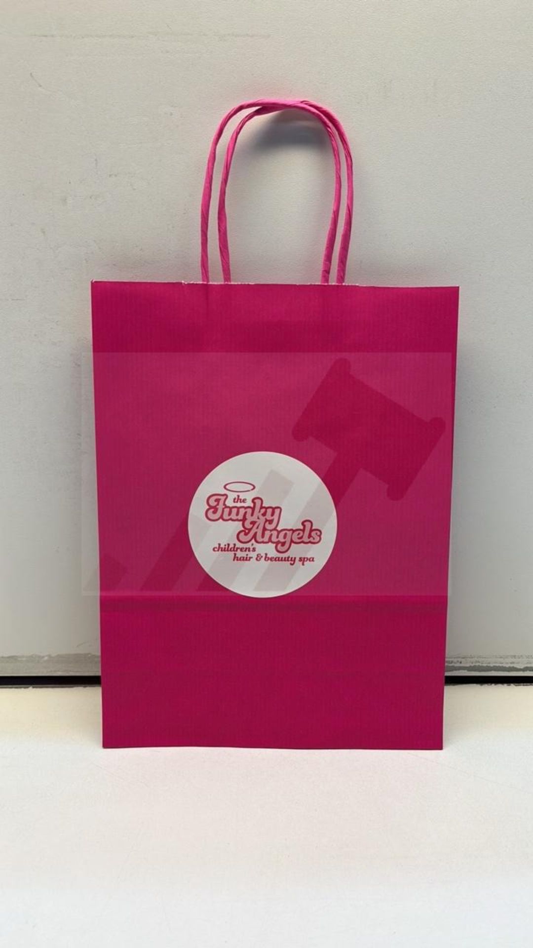 100 x pink gift bags - Image 2 of 2