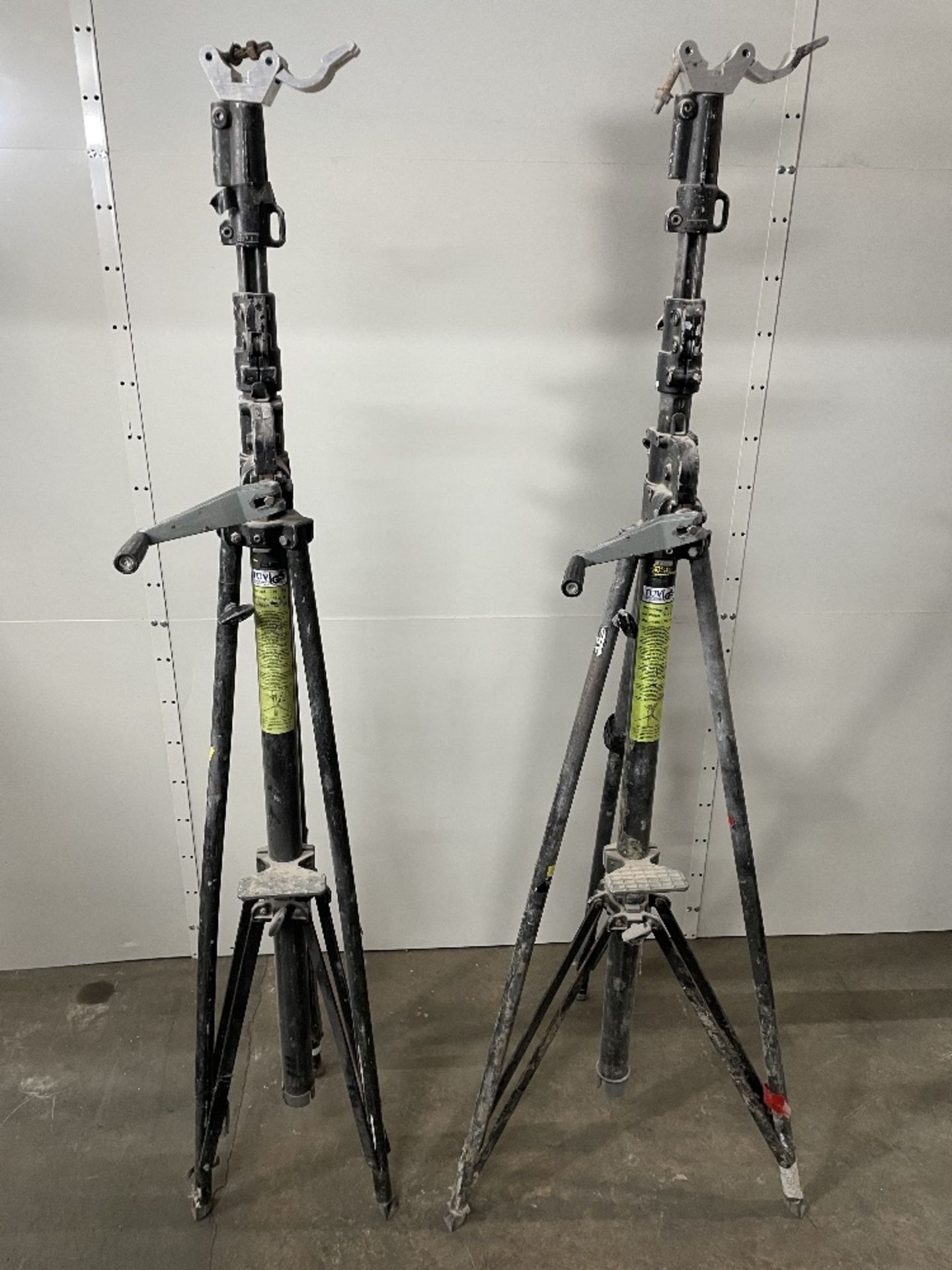 2 x Manfrotto Wind Up 30kg/370cm Equipment Tripods - Image 6 of 6