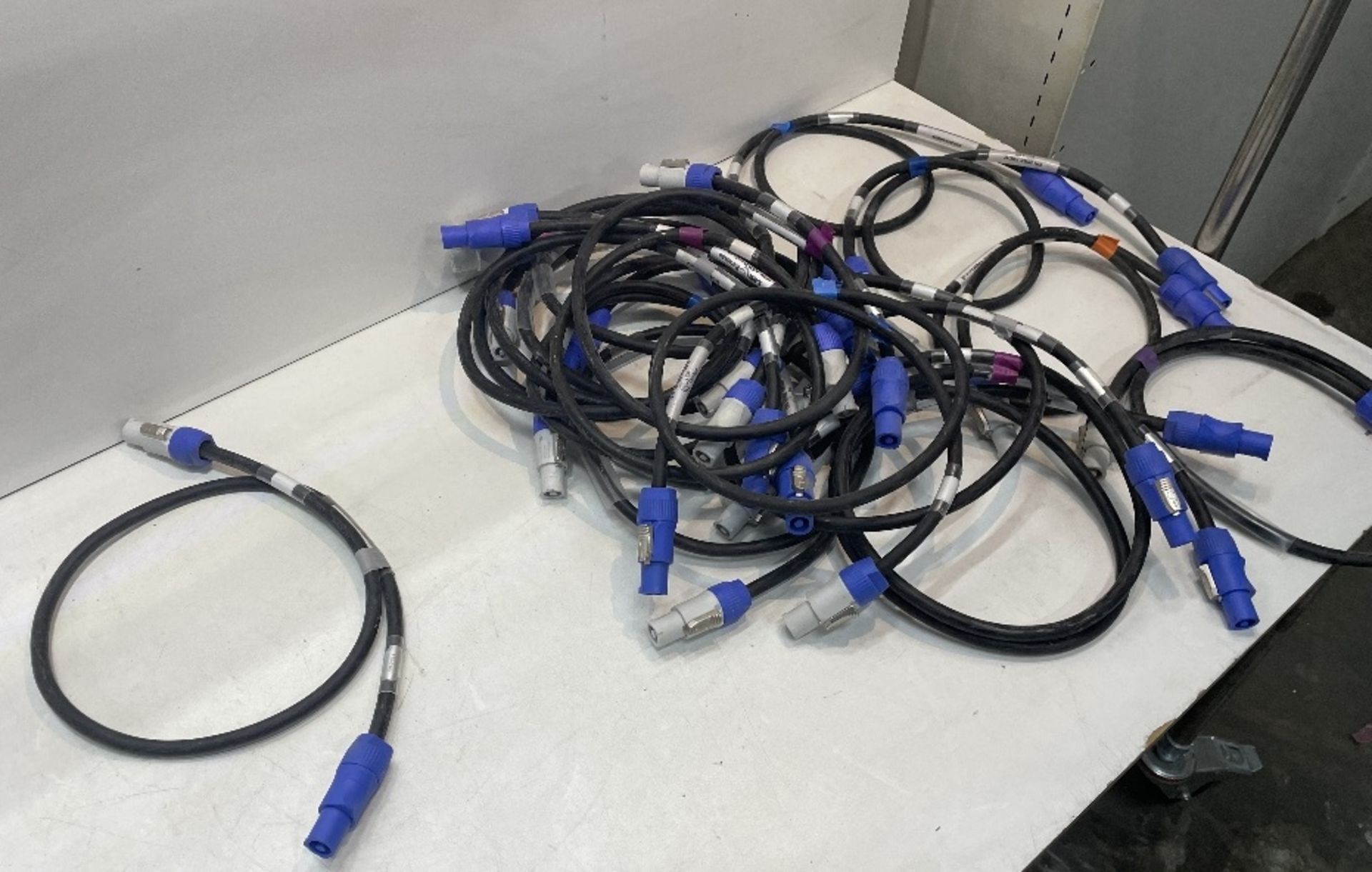 19 x Short Lead PowerCon Cables - Image 2 of 6