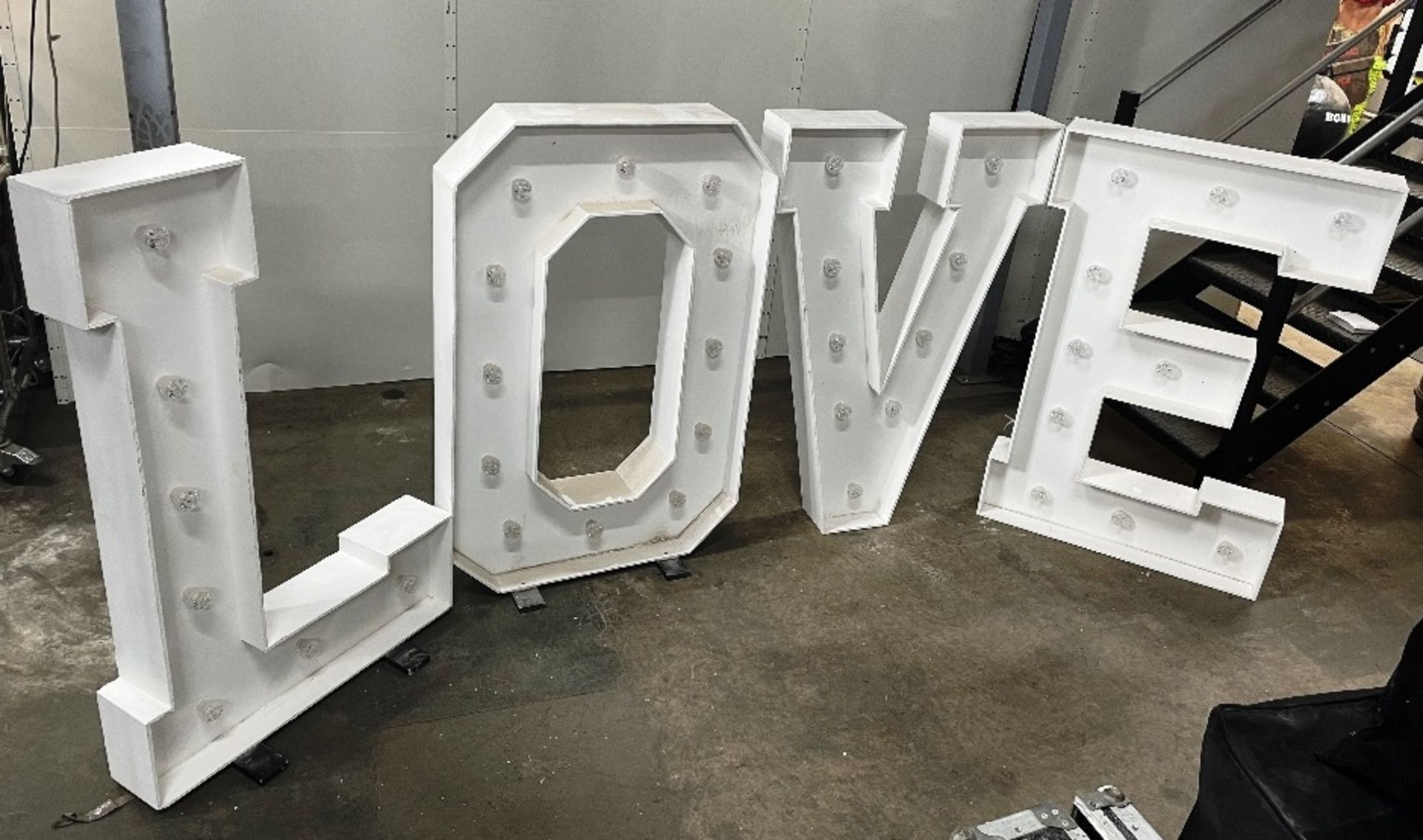 White LED 'LOVE' Letter Signs - Image 2 of 5