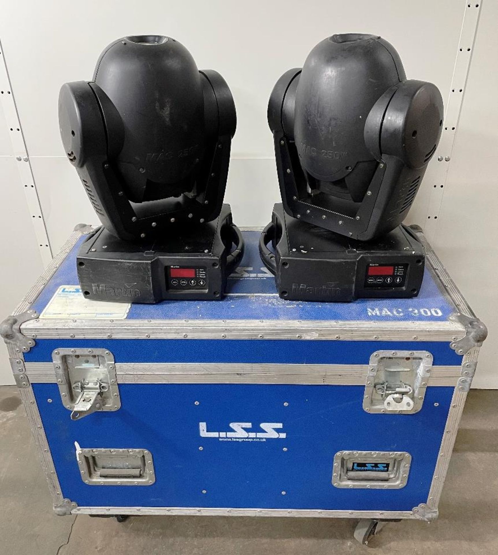 2 x Martin MAC 250 Moving Heads w/ Flight Case