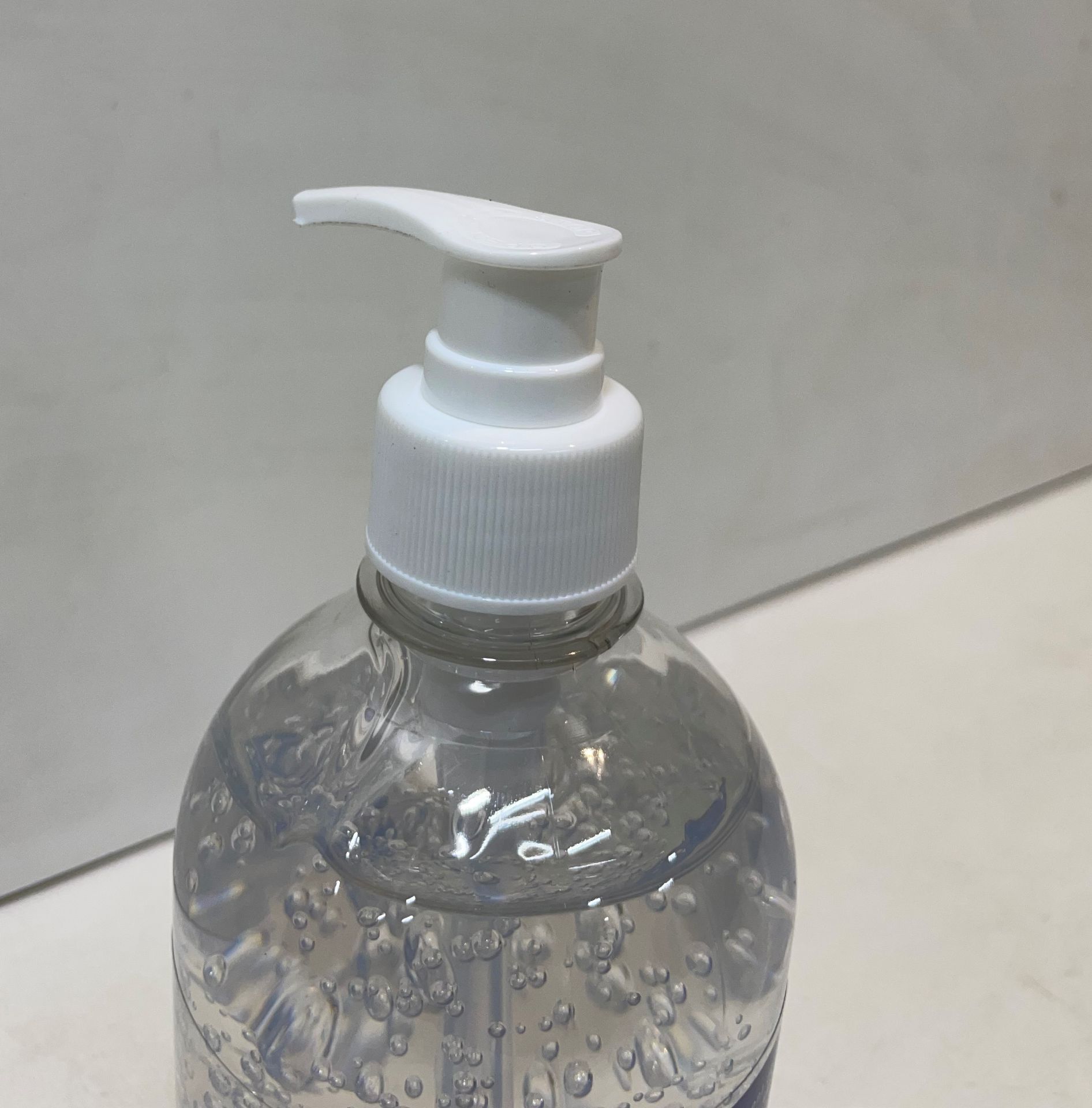 Approximately 1440 500ml Instant Hand Sanitizer Gel |****Instructions are FRENCH**** - Image 9 of 10