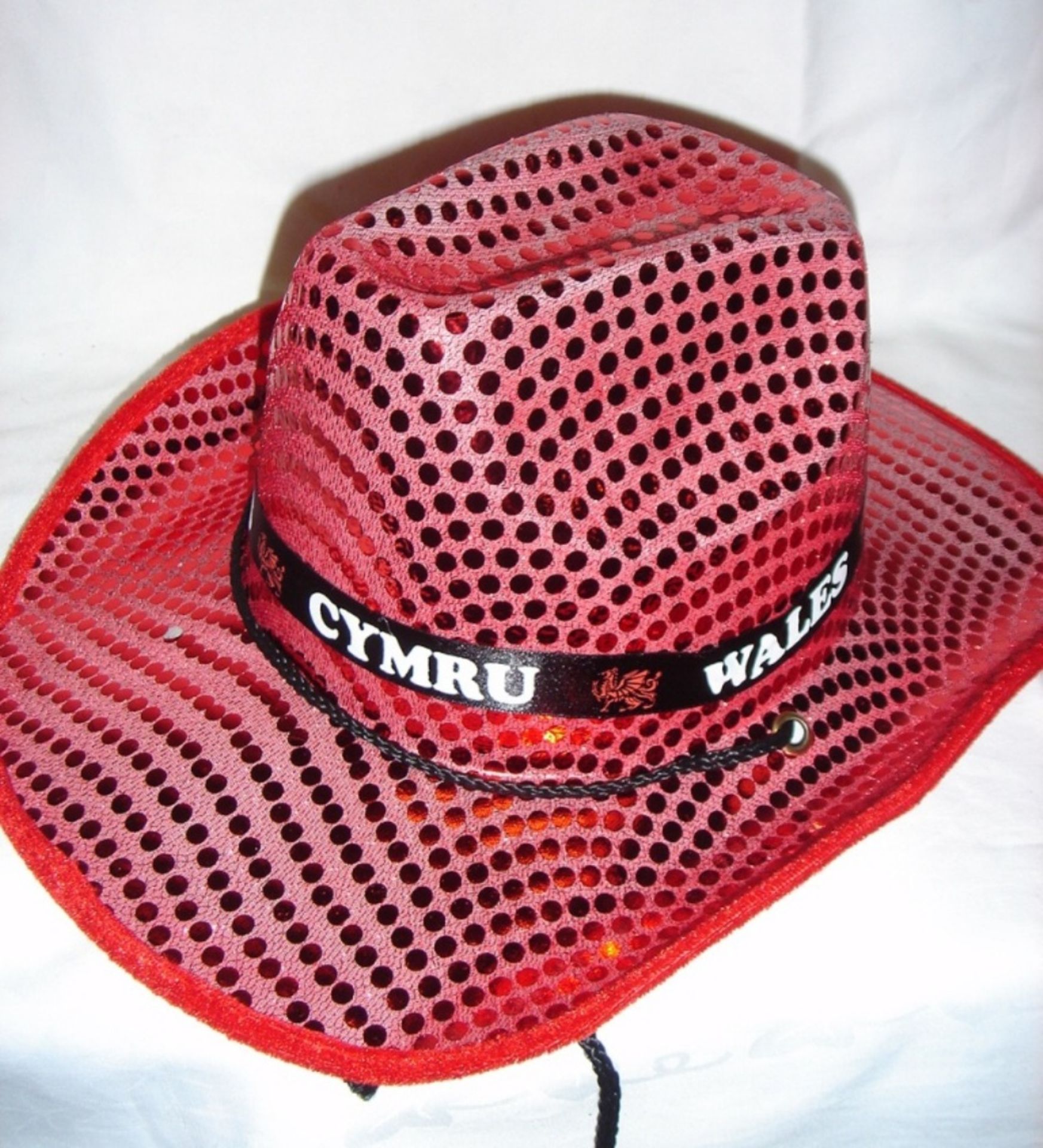 Approx 2,600 Novelty Red Sequin Cowboy Hats w/ Removable Welsh Ribbon - RRP£4.00