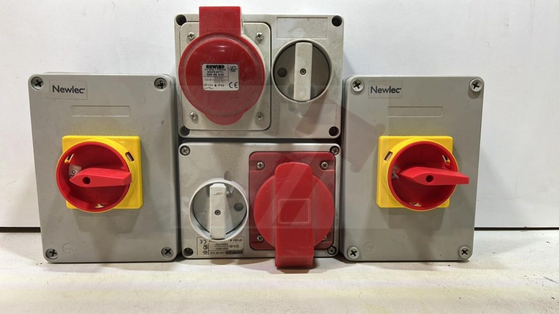 2 x Gewiss GW66020 Fixed Interlocking Sockets W/ 2 x Newlec LB240 Non Fused Isolator Switches