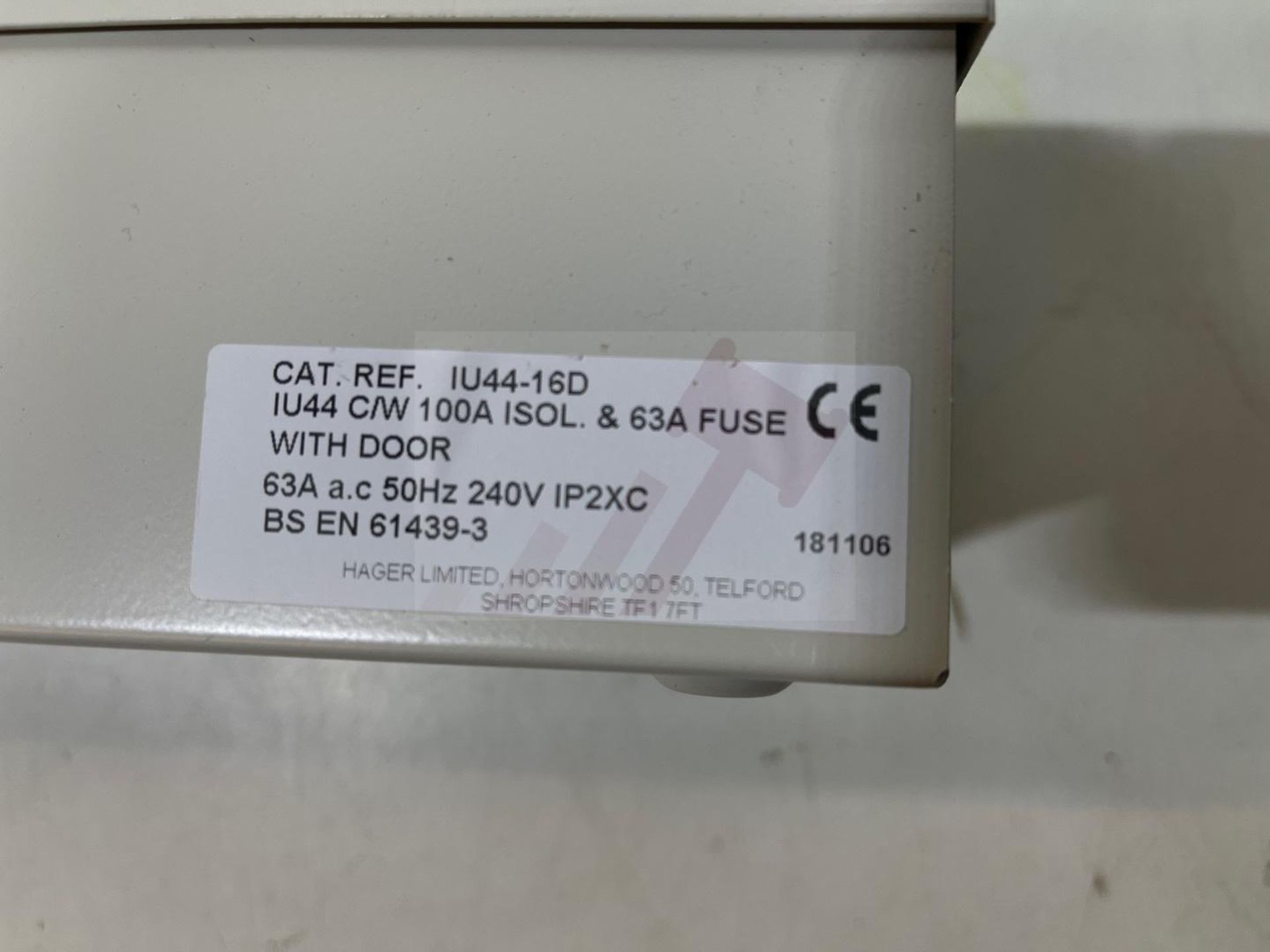 Hager iu44 C/W 100 Isol And 63A fuse W/ Door - Image 4 of 4