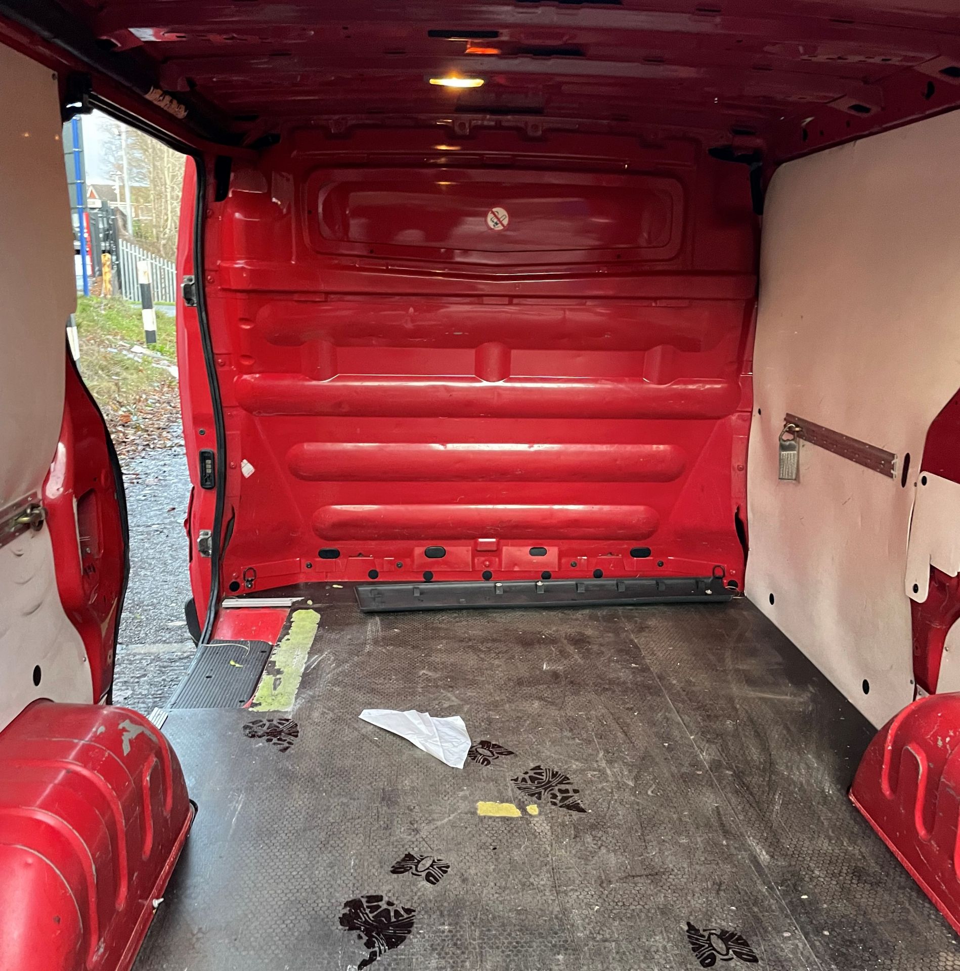 Vauxhaull Vivaro 2700 CDTI SWB In Red | Reg: WR59 XBM | Milage: 88709 - Image 16 of 28