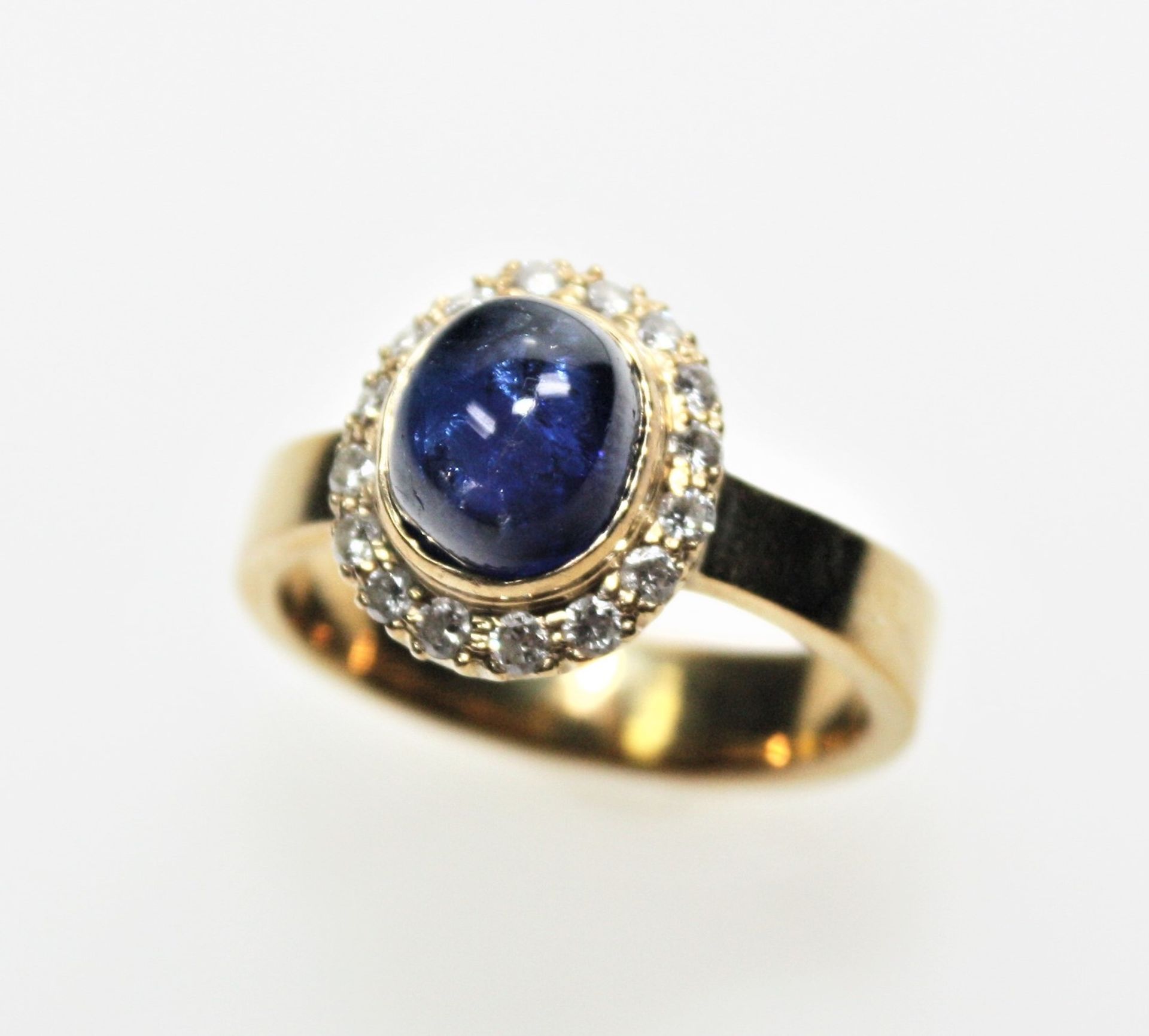 Ring mit Saphircabochon