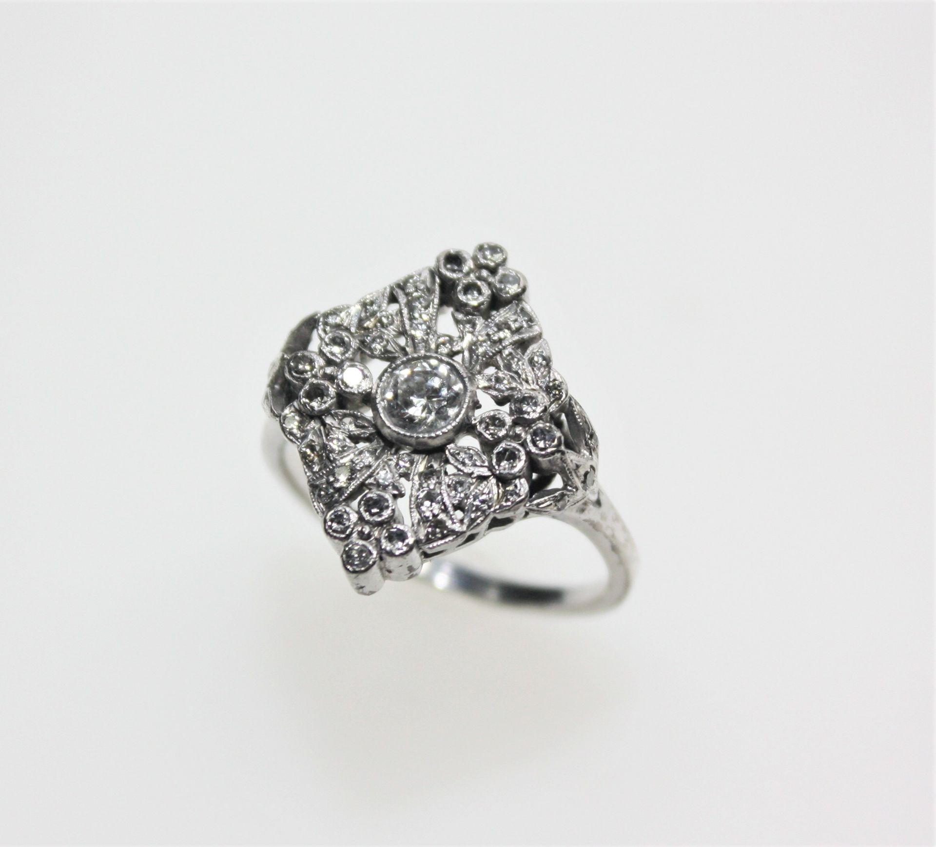 Silberner Diamantring