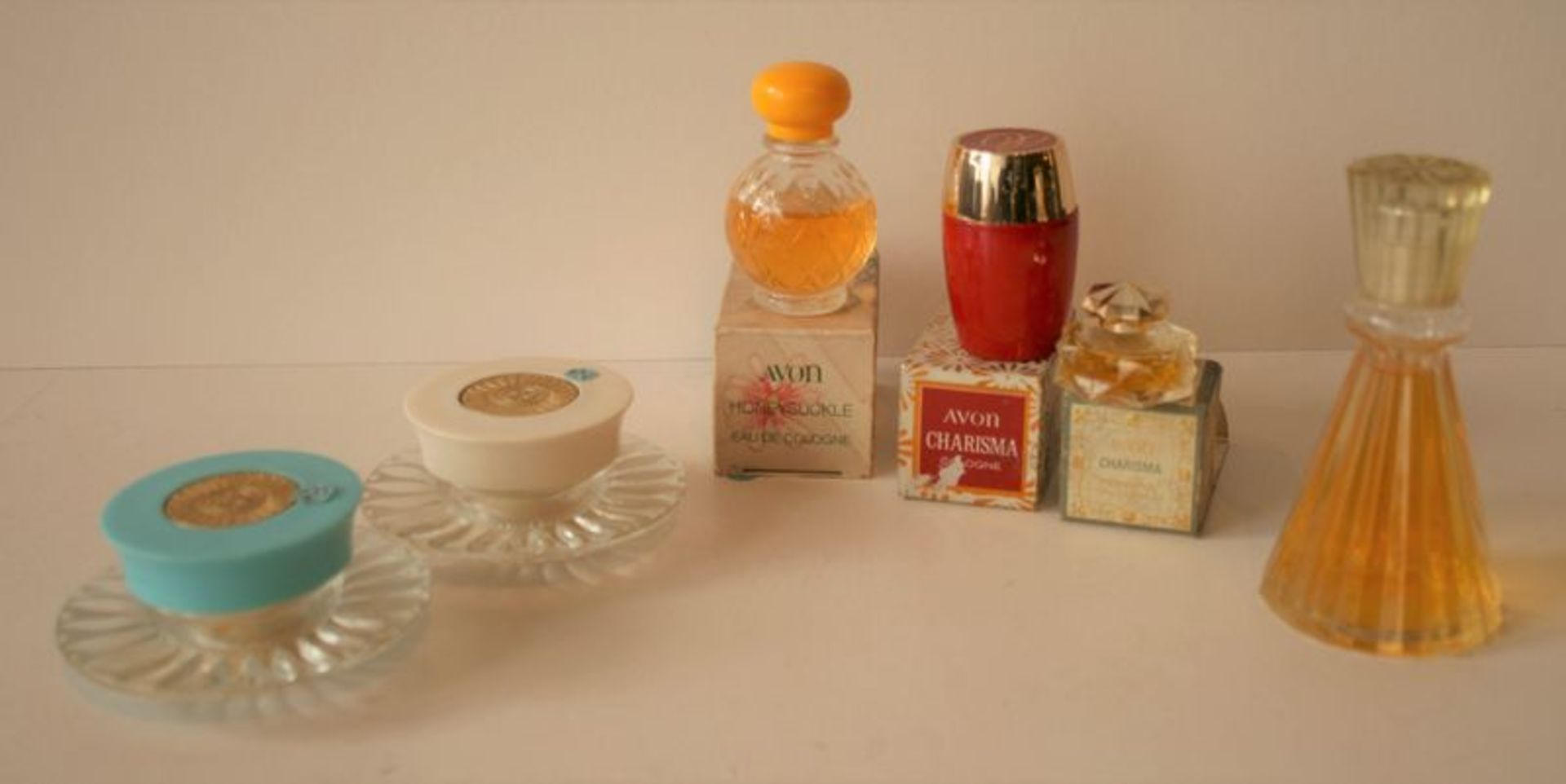 5 Flacons et produits de beauté de la marque AVON : flacon vintage d'eau de Cologne [...]