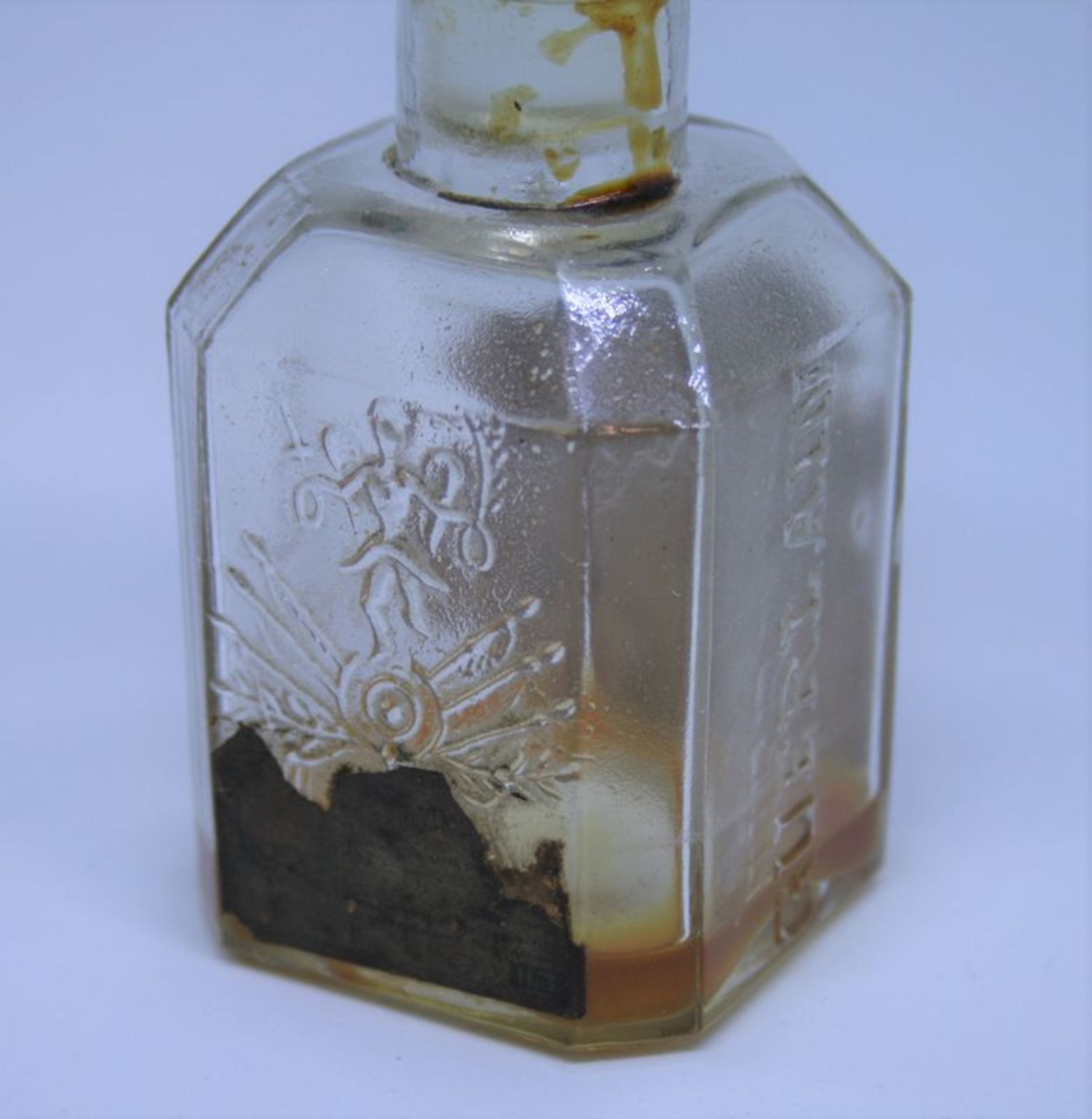 Rare et ancien flacon de parfum signé Guerlain (à partir des années 1880) "Cuir de [...] - Image 3 of 3