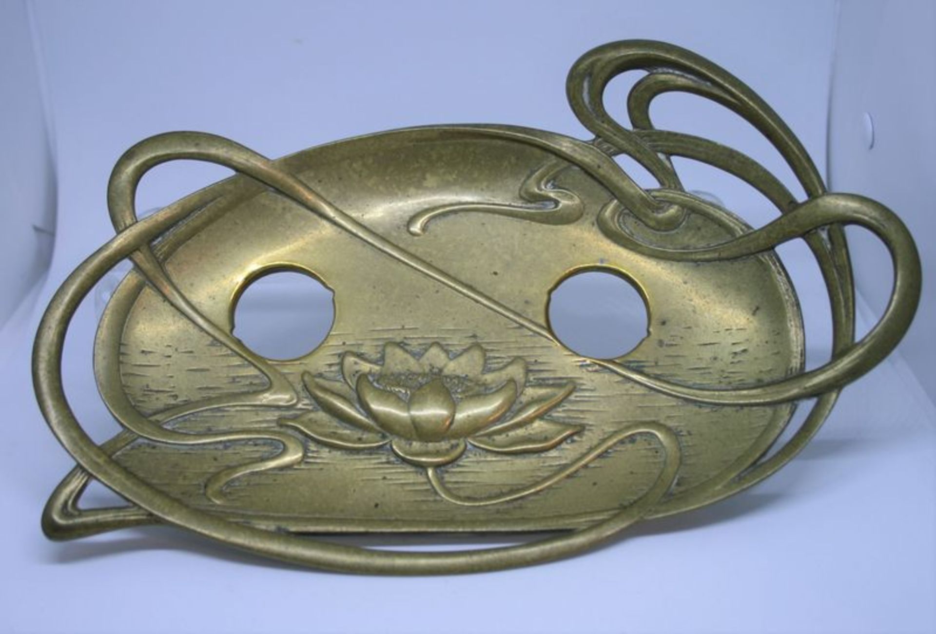 Encrier en bronze Epoque Art Nouveau par GESCHÜTZT, décor à la fleur de nénuphar, [...] - Image 2 of 2