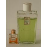 Flacon de parfum "Eau de Muguet" (vers 1910) de la maison Coty, légèrement [...]