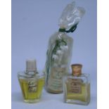 Flacon de parfum légèrement entamé "Muguet" de la marque Funel (vers 1900), joint [...]