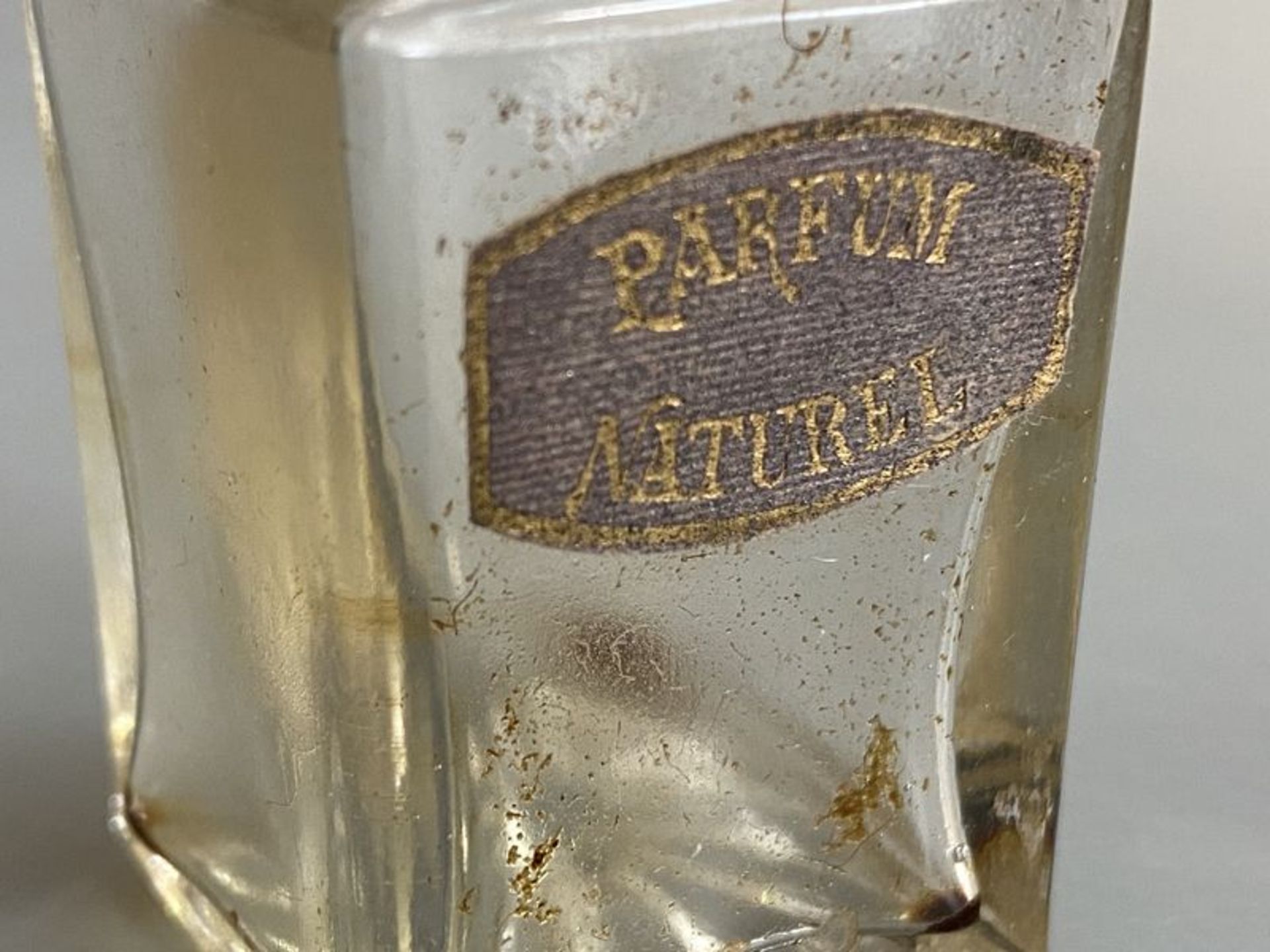 Flacon de parfum de forme rectangulaire (vide) : "Parfum Naturel", étiquette, verre [...] - Image 2 of 3