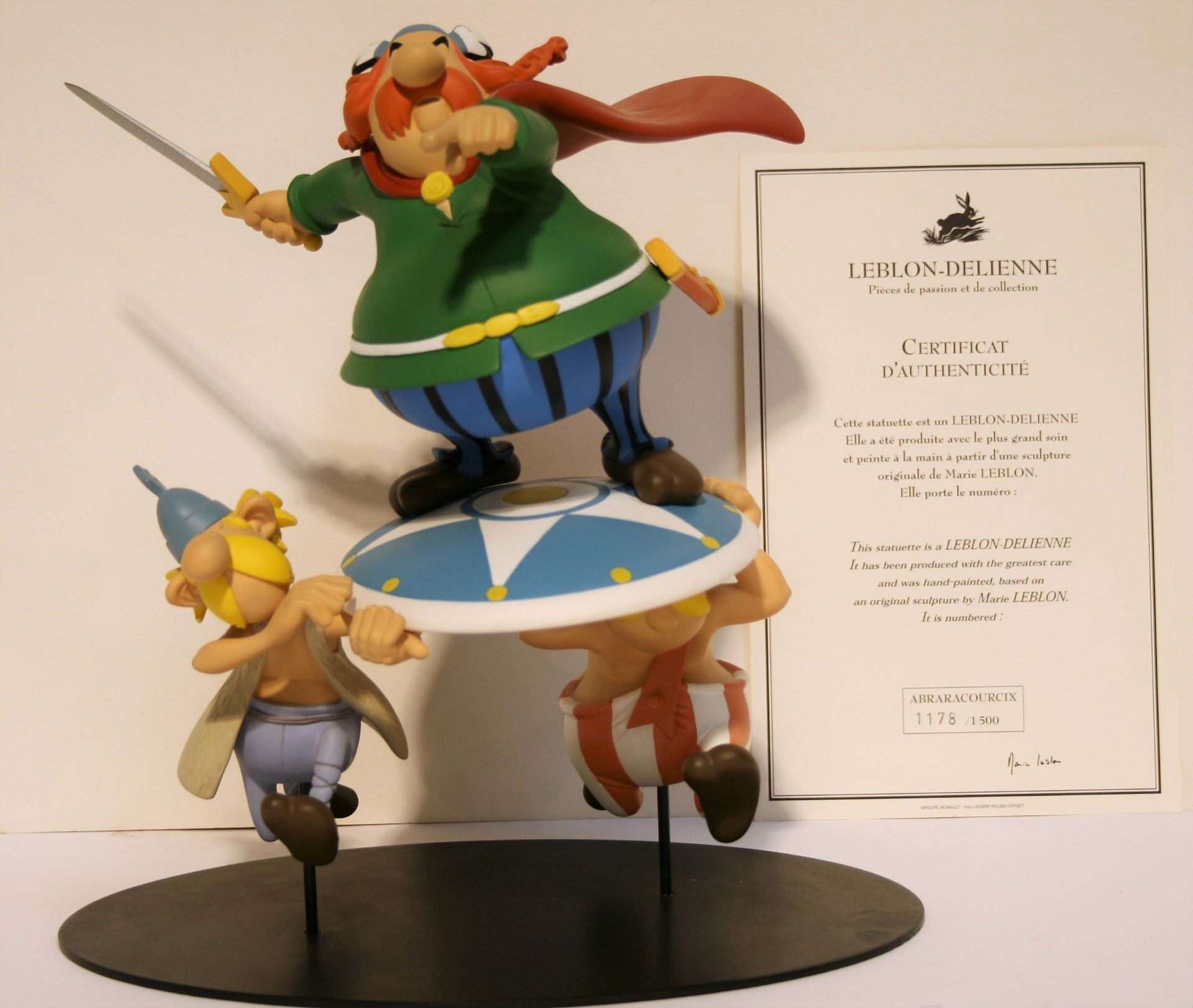 ASTERIX UDERZO LEBLON-DELIENNE Asterix und Obelix, Abraracourcix unser Führer auf seinem Schild (