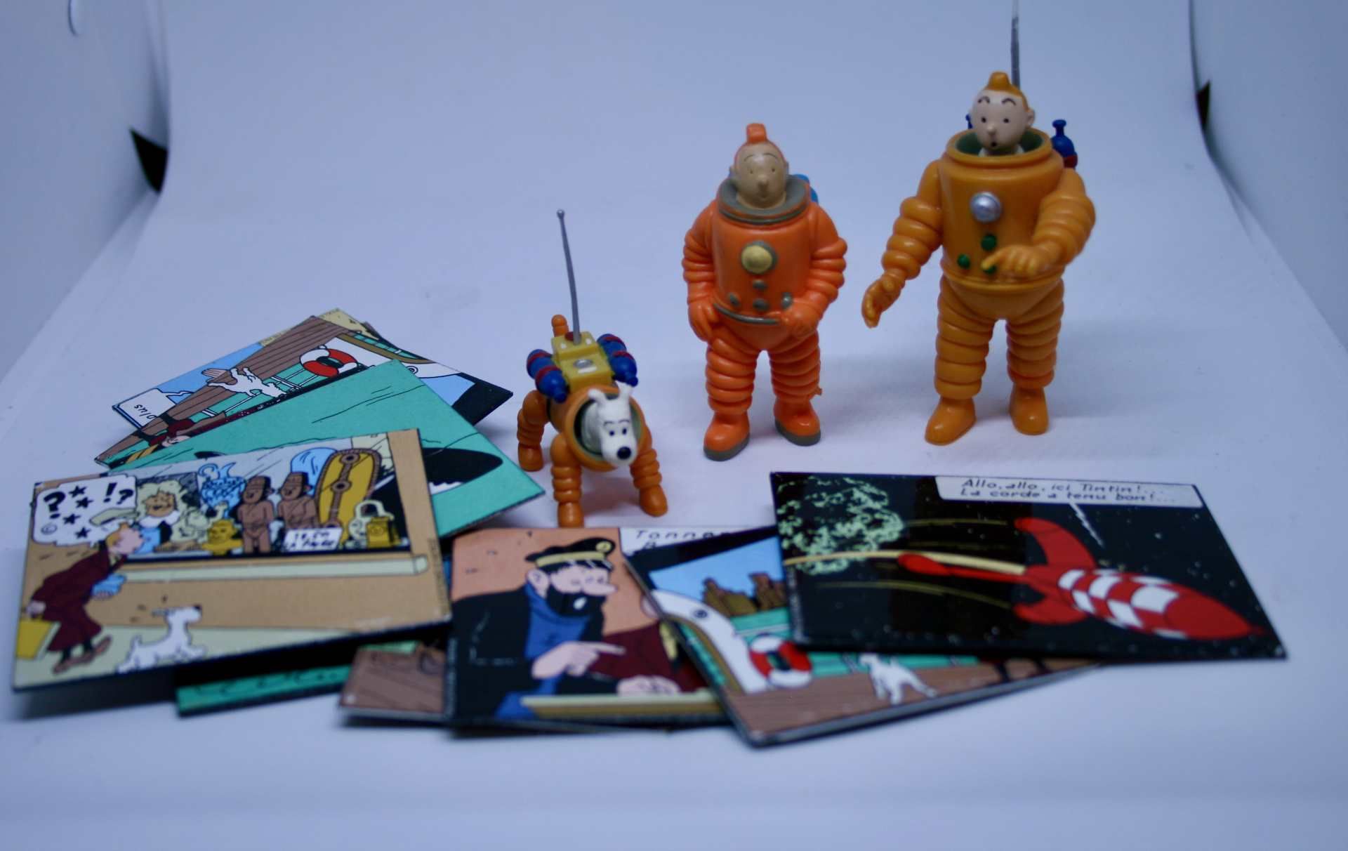 TINTIN HERGE Tim und Struppi - Posten bestehend aus: fünf Tim und Struppi-Figuren auf dem Mond,