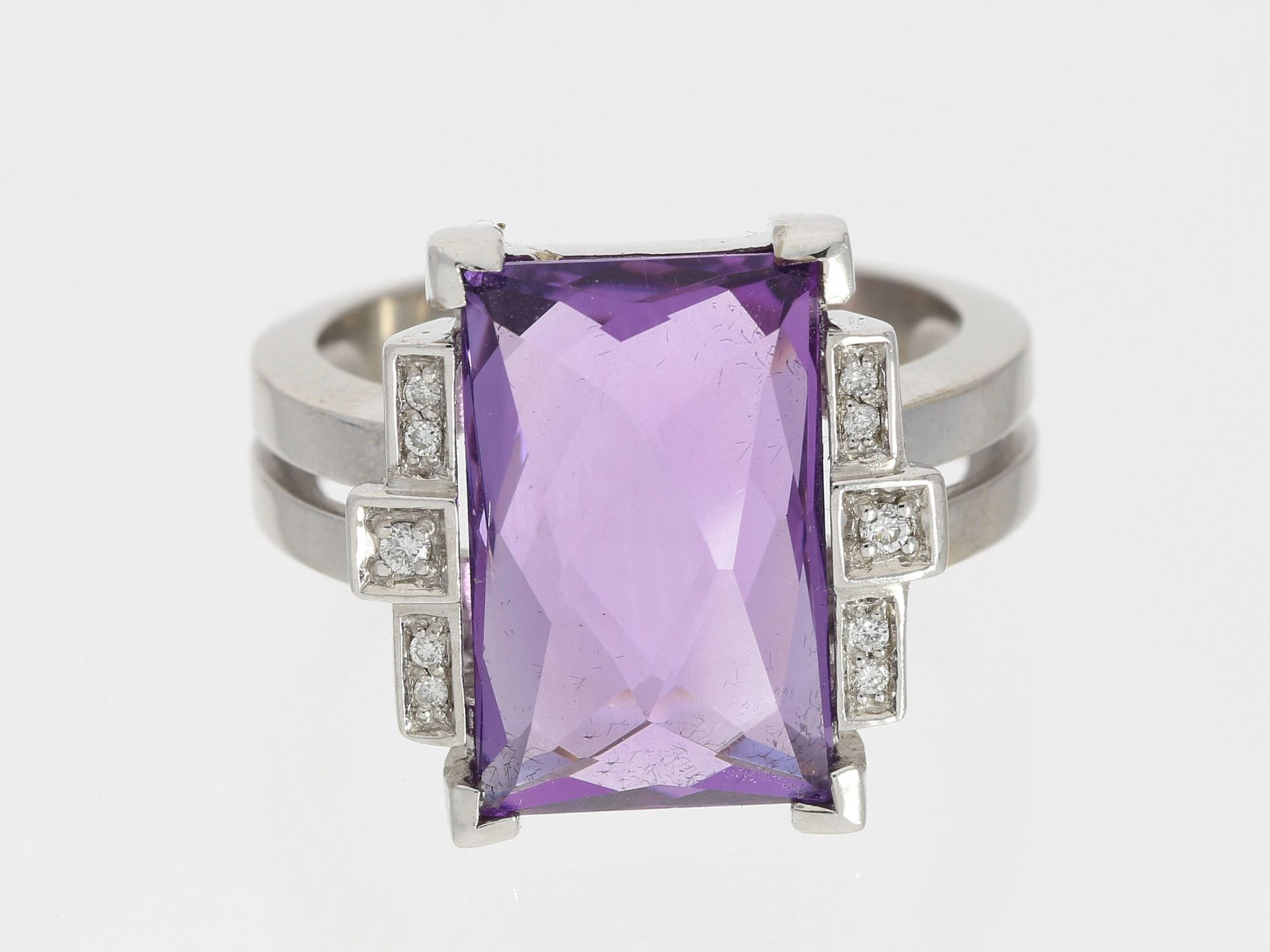 Ring: vintage Goldschmiedering mit Amethyst und BrillantenCa. Ø18,5mm, RG58, ca. 9,8g