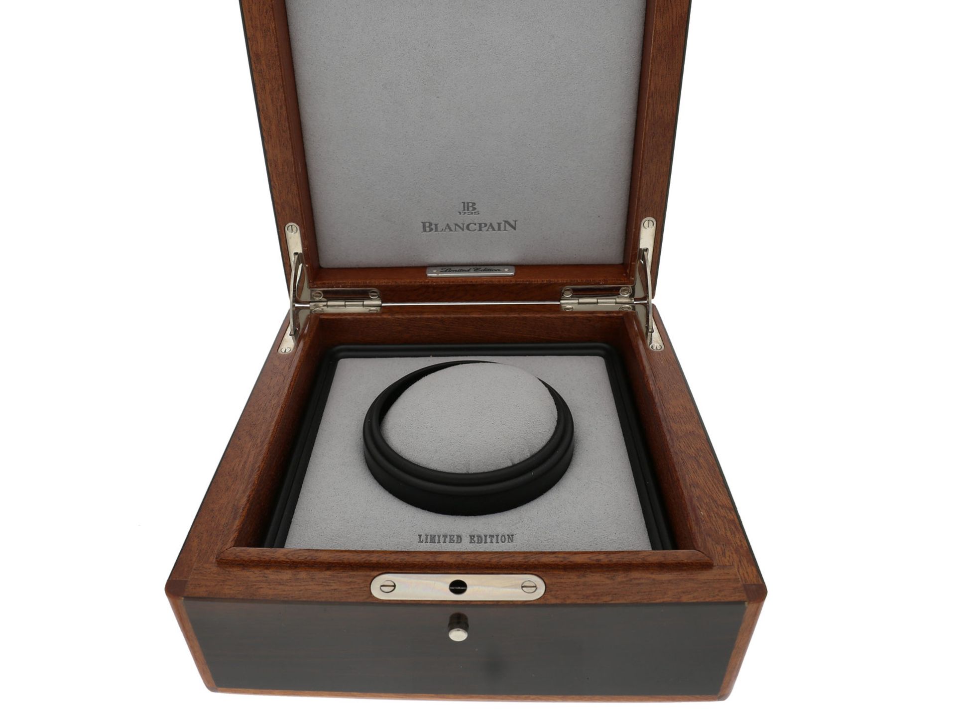 Uhrenbox: hochwertige, neuwertige Edelholz Armbanduhren-Box, original Blancpain Limited Edition, - Bild 3 aus 3
