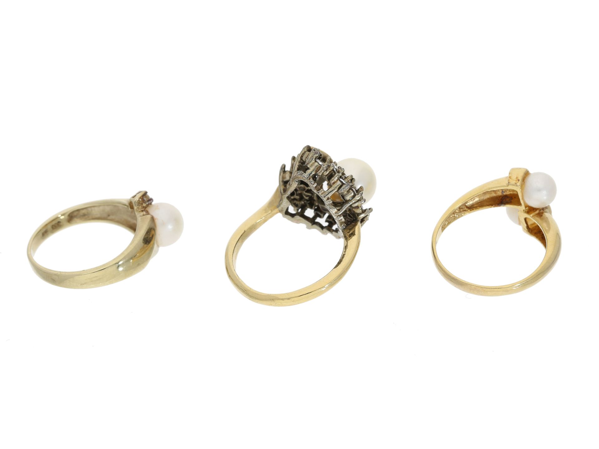 Ring: 2 vintage Goldringe mit Diamant- und Perlbesatz sowie ein Modeschmuck-Ring2 Ring - Bild 2 aus 2