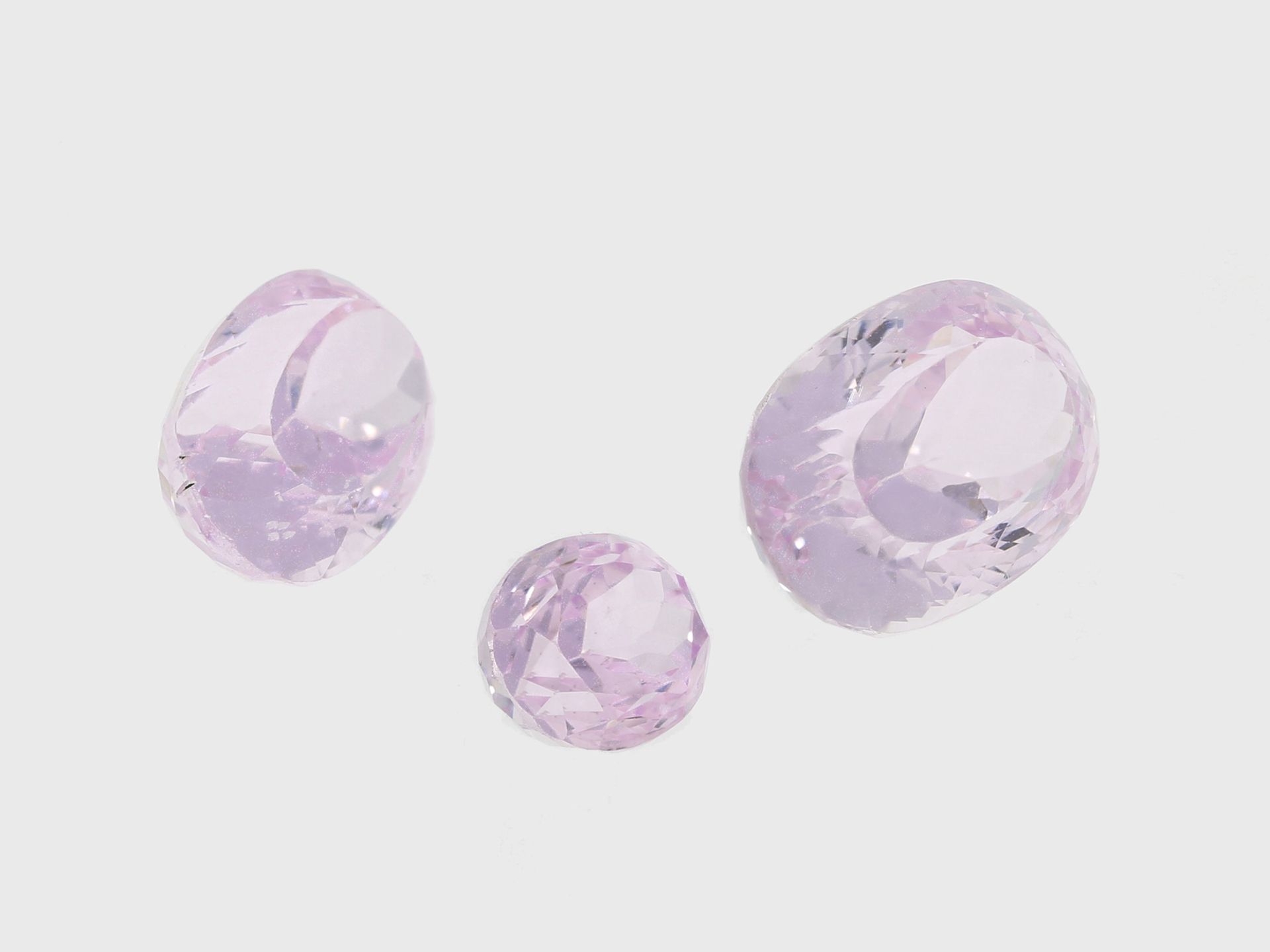 Kunzit: Konvolut aus 3 geschliffenen, pinkfarbenen Kunziten, zusammen ca. 34,3ct3 Kunz - Bild 2 aus 2